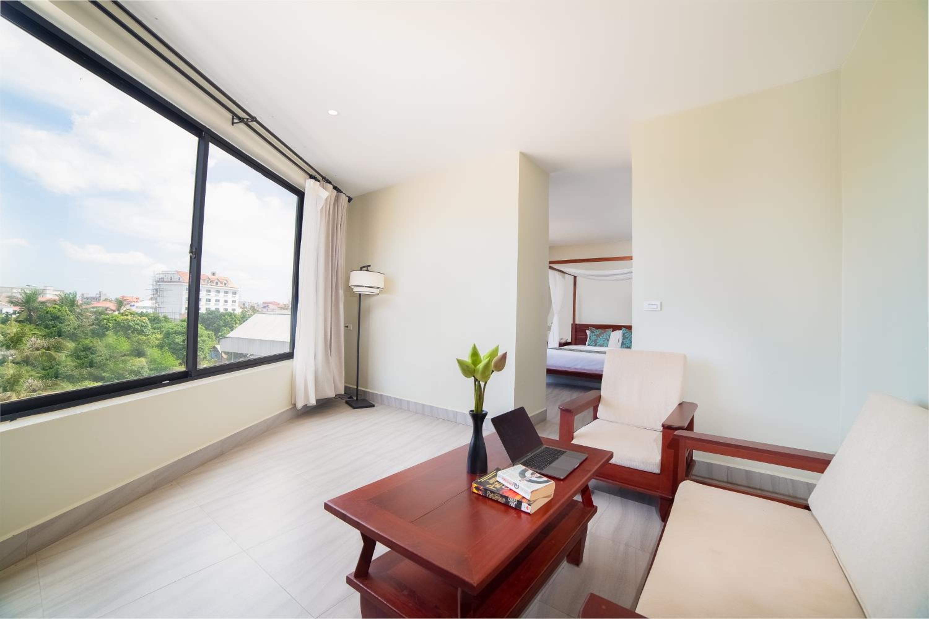 Suite King Room - Photo 8