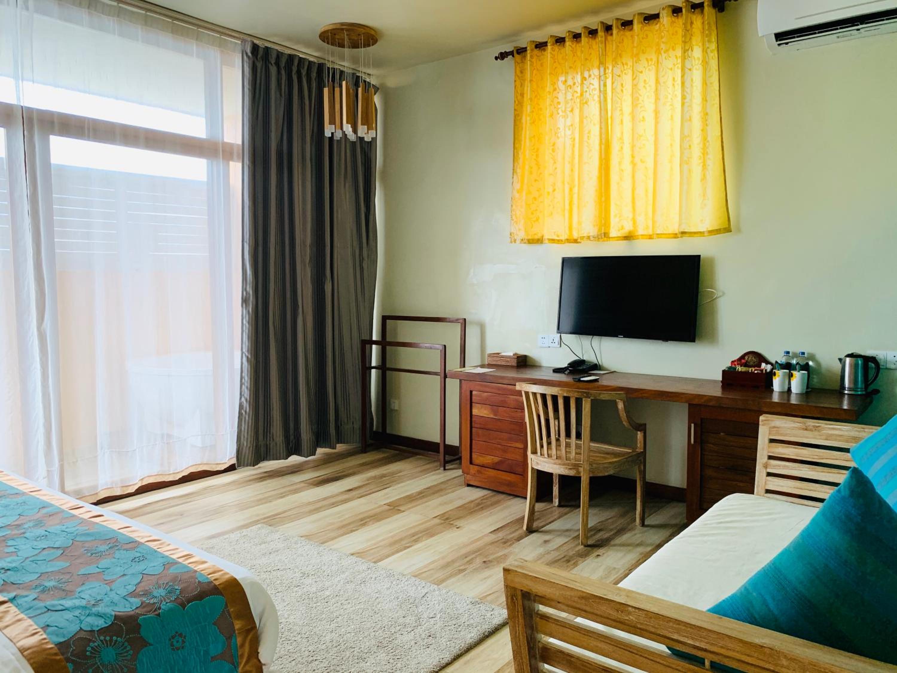 Queen Room photo 2