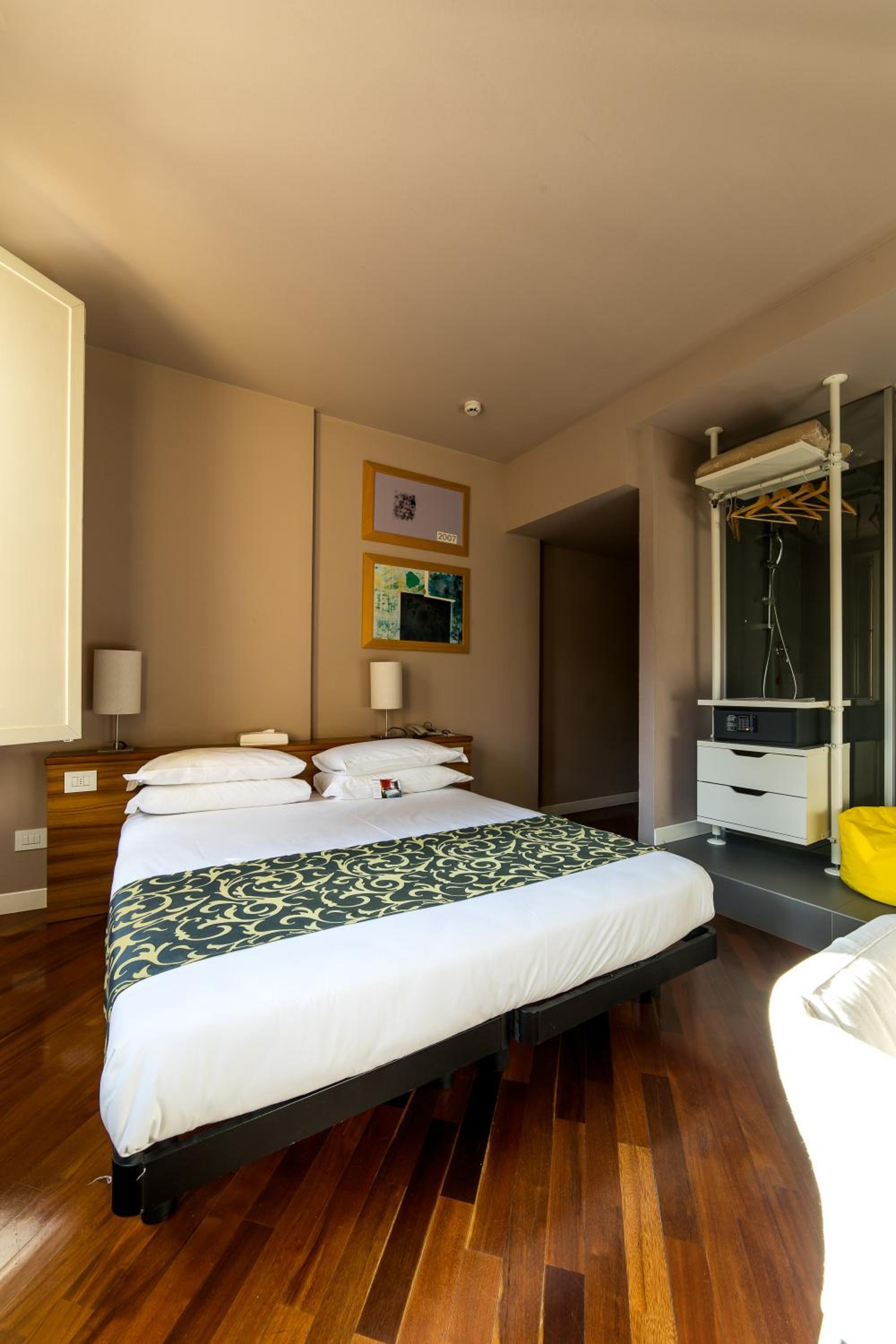 Premium Double or Twin Room - Photo 2
