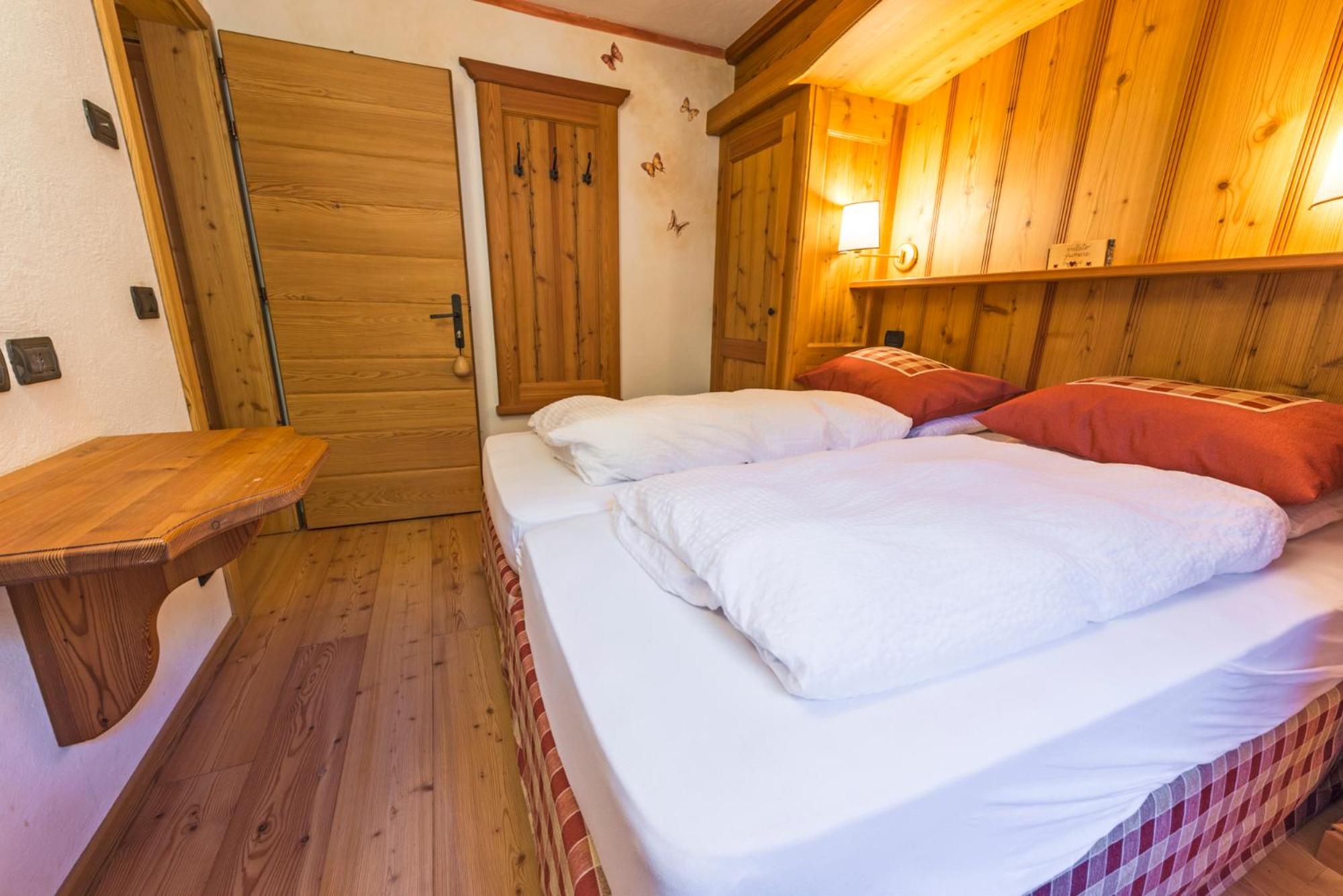 Two Connecting Double Rooms - Photo 3