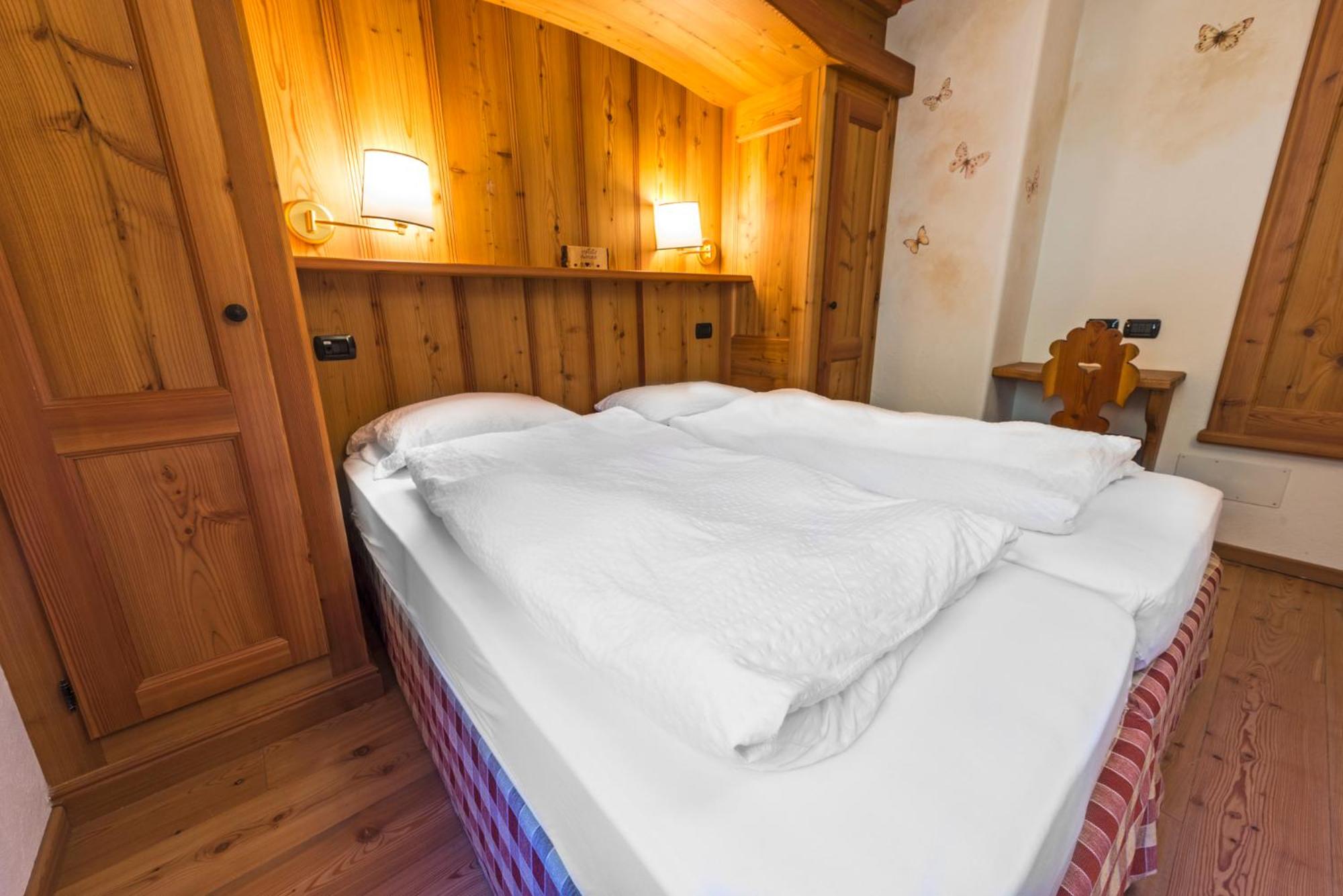 Two Connecting Double Rooms - Photo 2