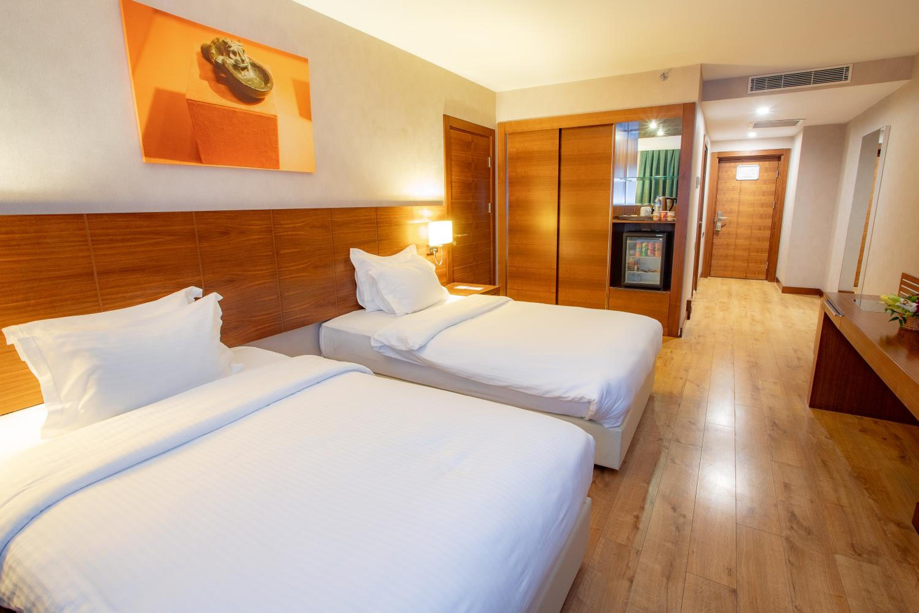 Standard Double Room - Photo 7