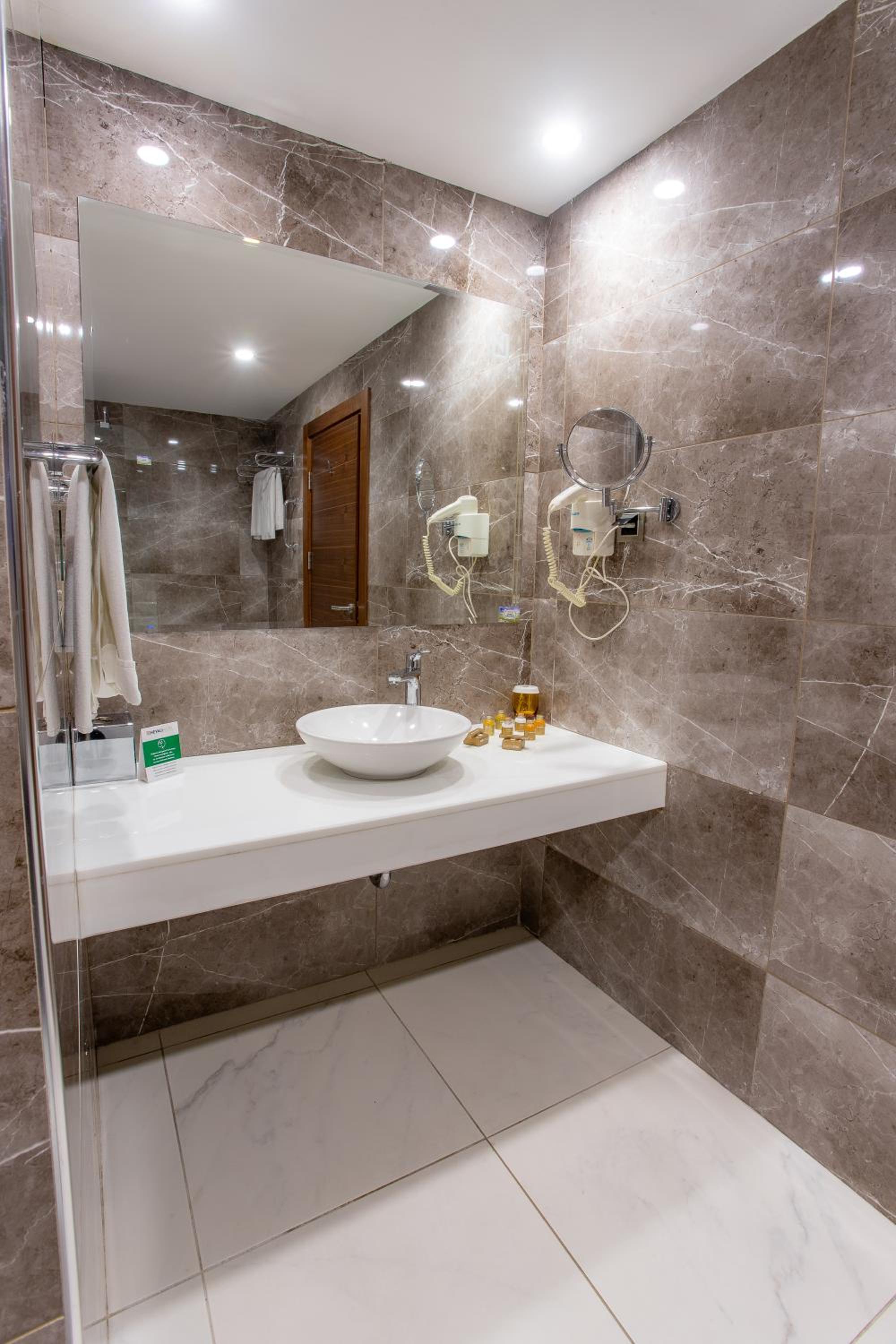 Standard Double Room - Photo 5