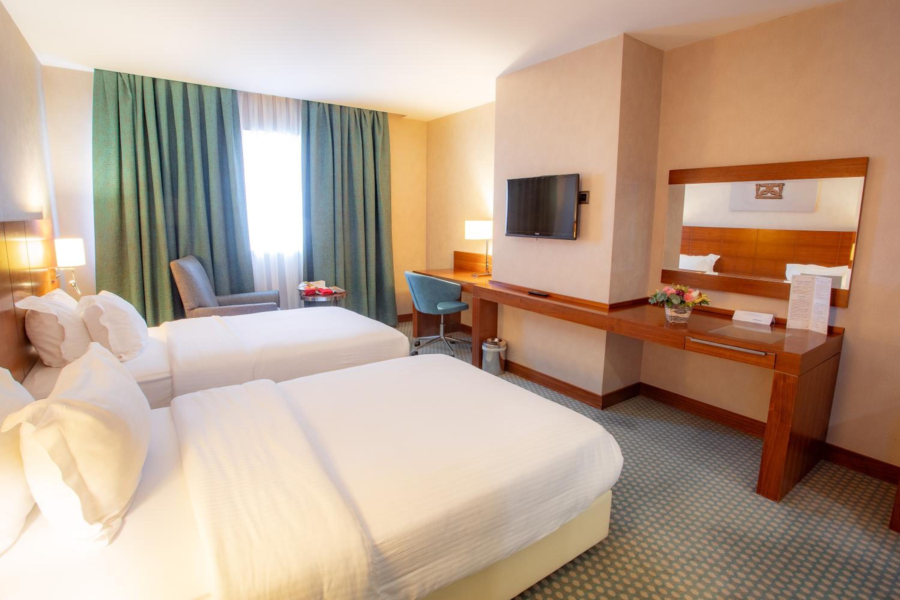 Deluxe Twin Room - Photo 8