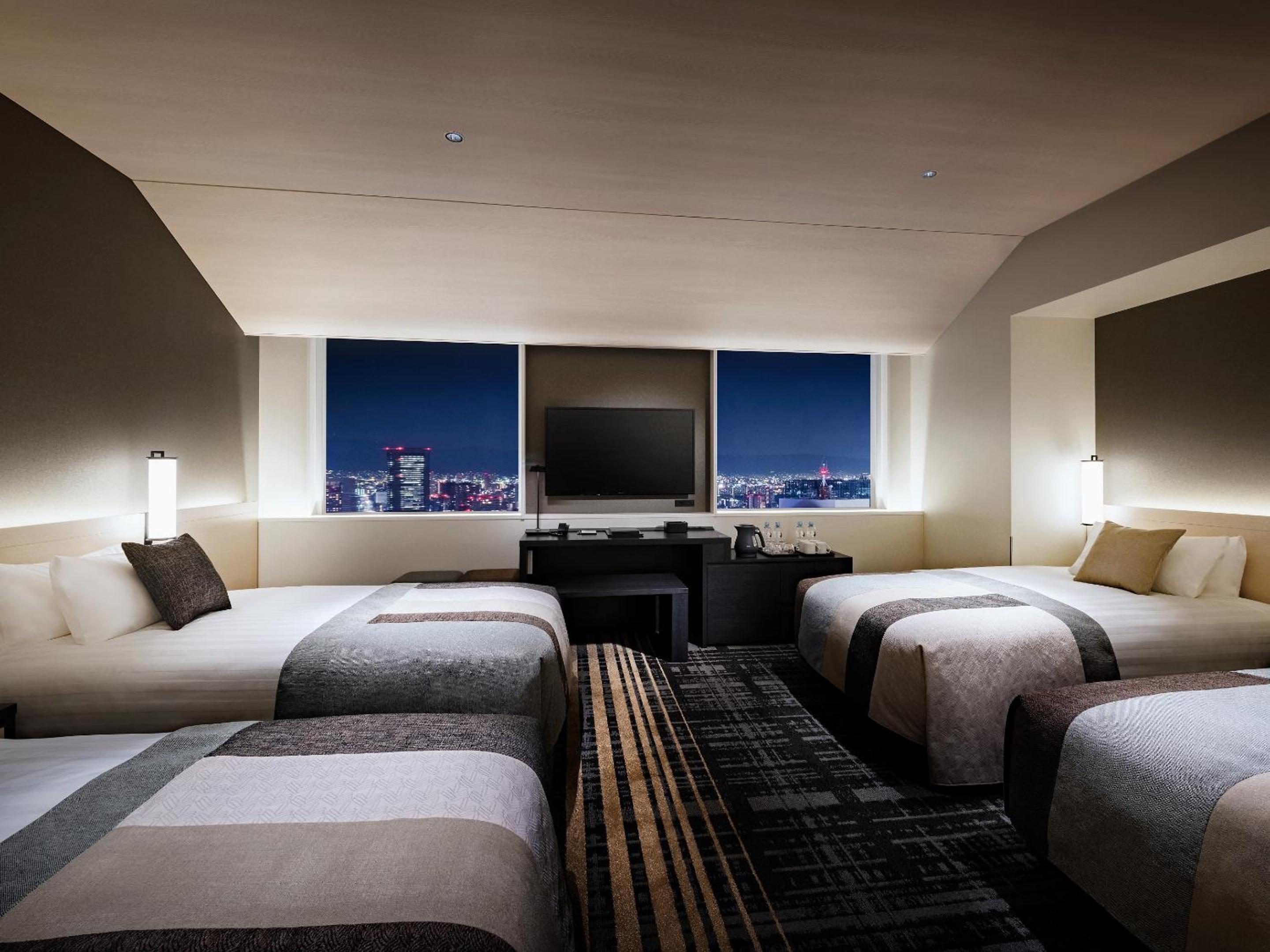 Quadruple Room (30th Floor and above) - Non-Smoking photo 1