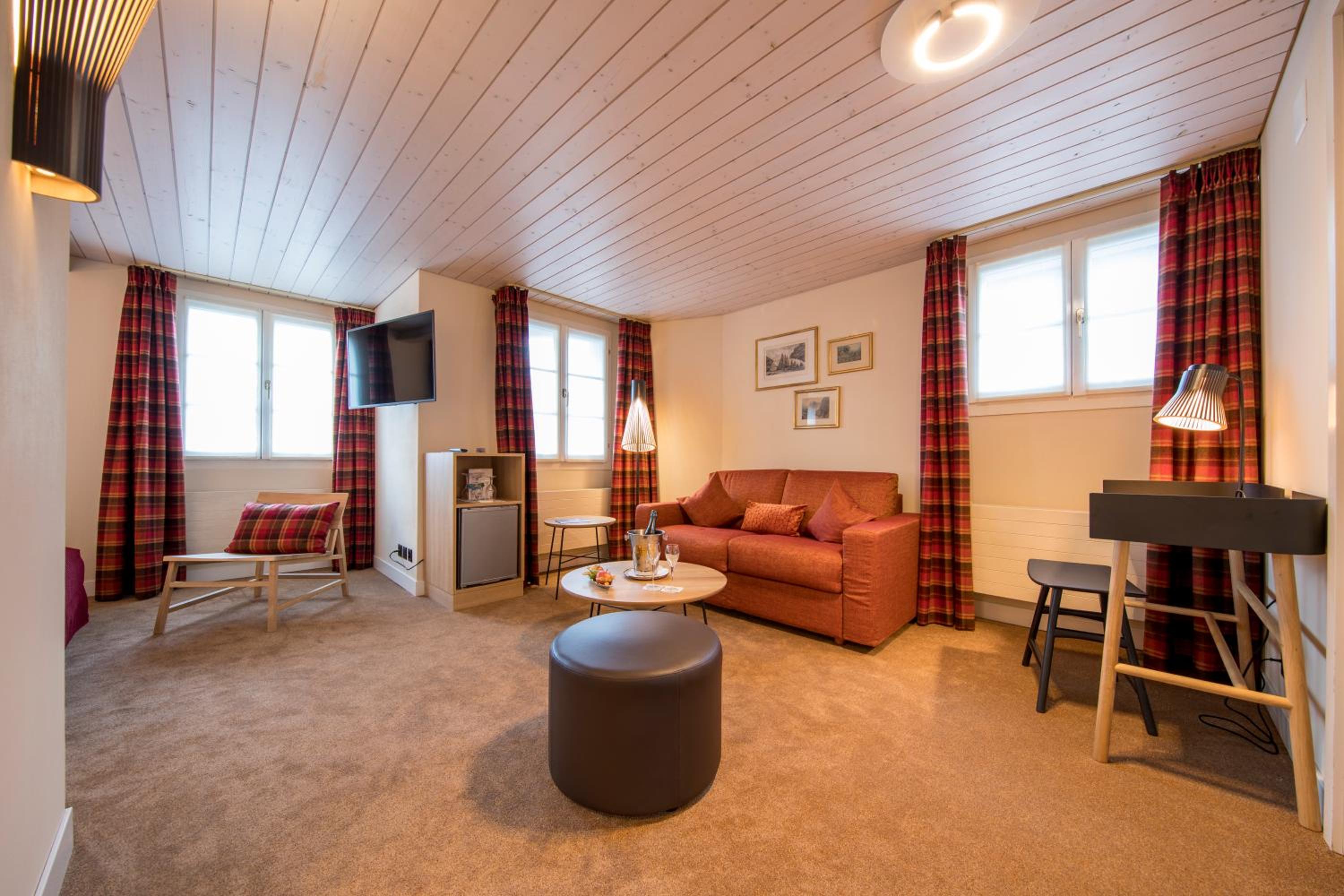 Deluxe Double Room - Photo 11