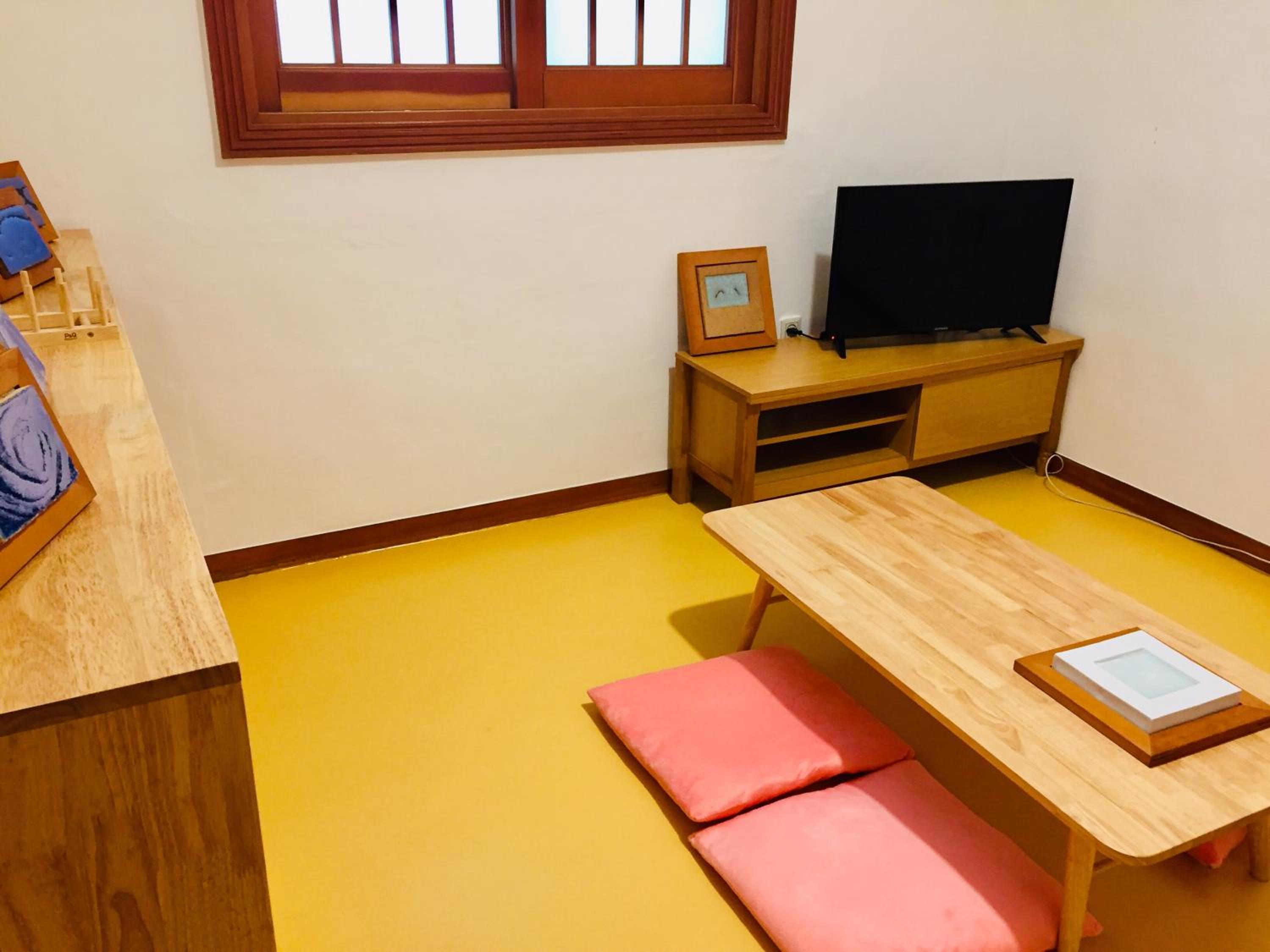 Family Suite with Balcony - Photo 36