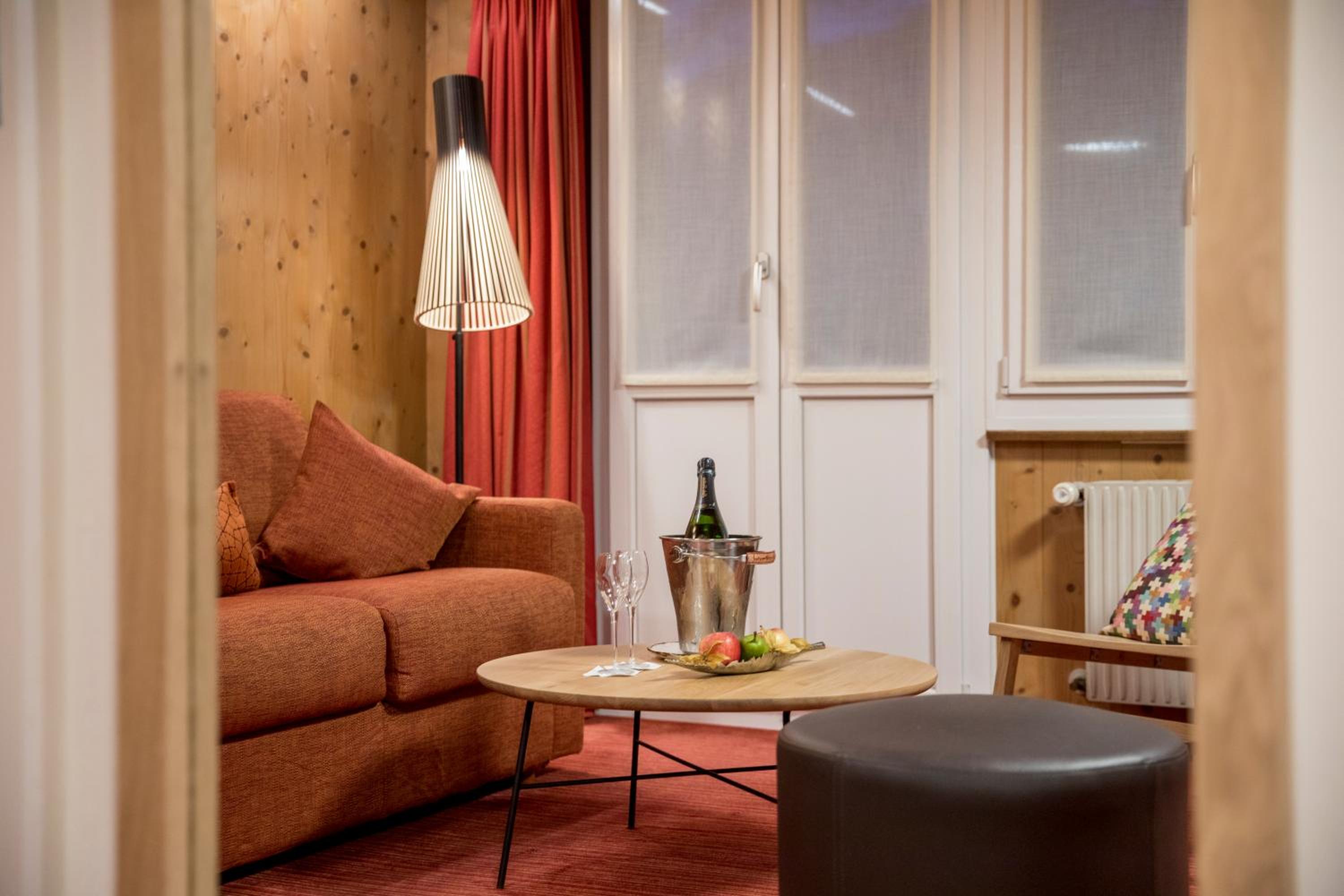Deluxe Double Room Eiger View with balcony - Photo 8