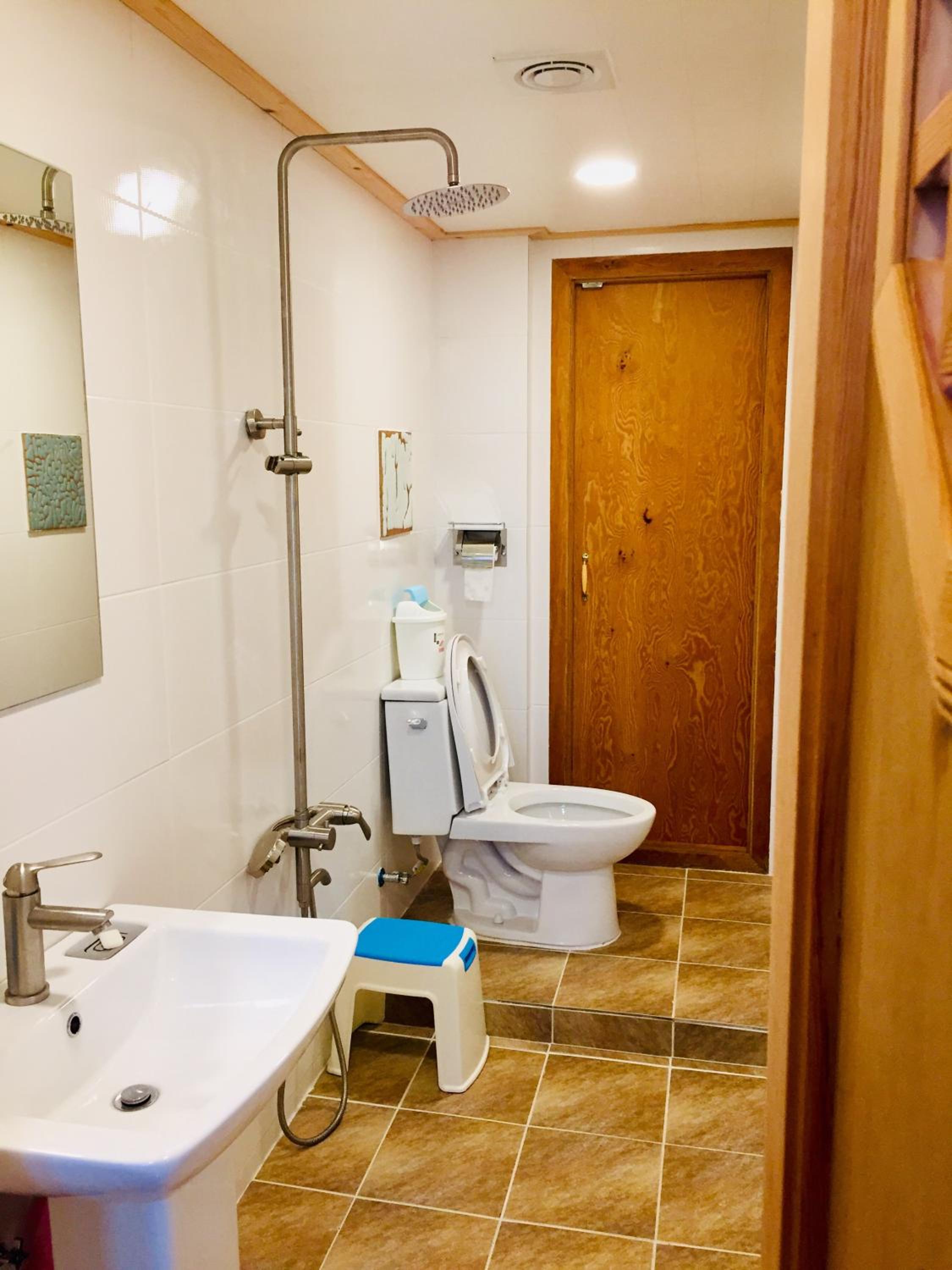 Deluxe Family Suite - Photo 7