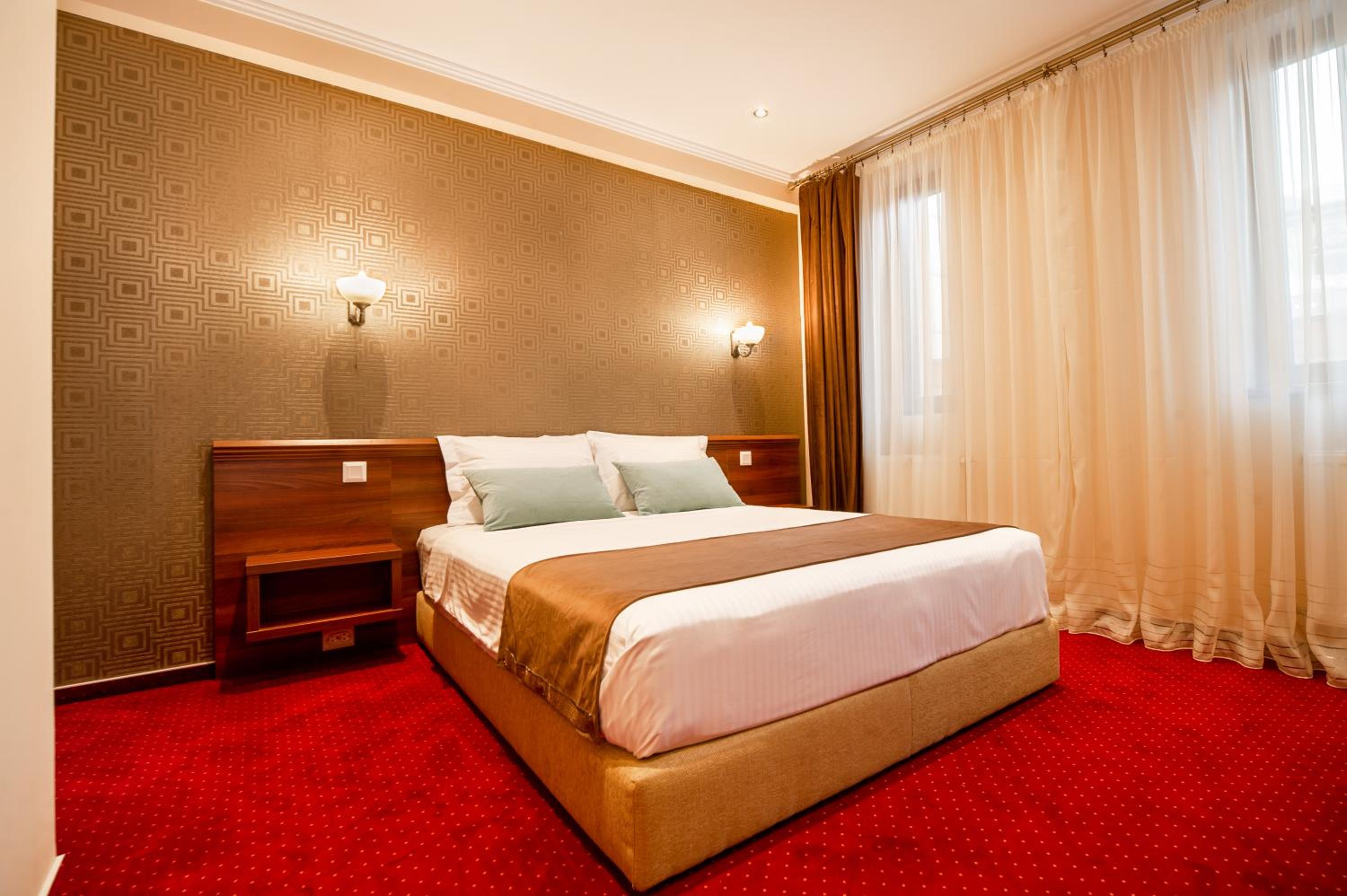 Deluxe King Room - Photo 1
