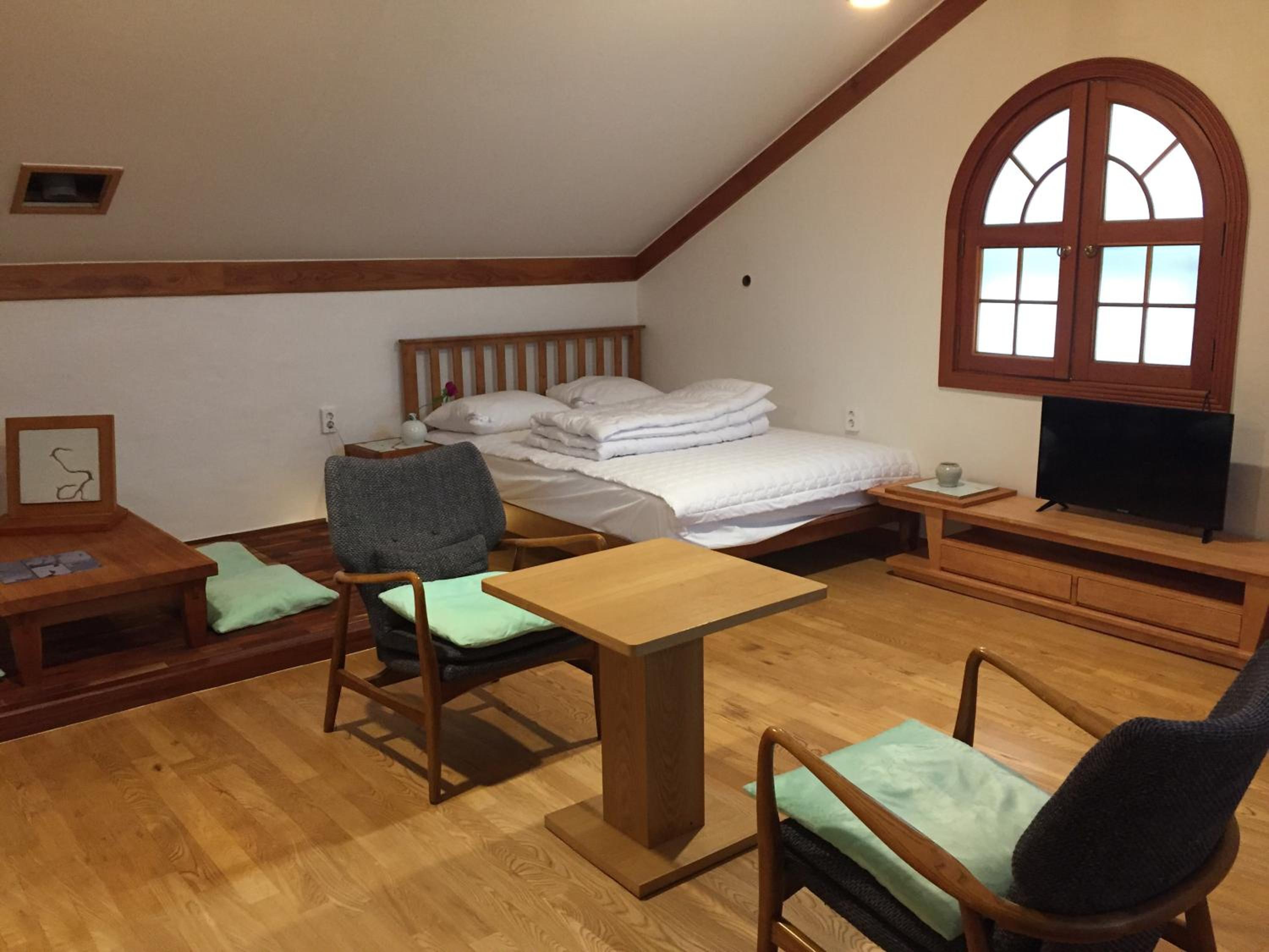 Superior Suite - Photo 8