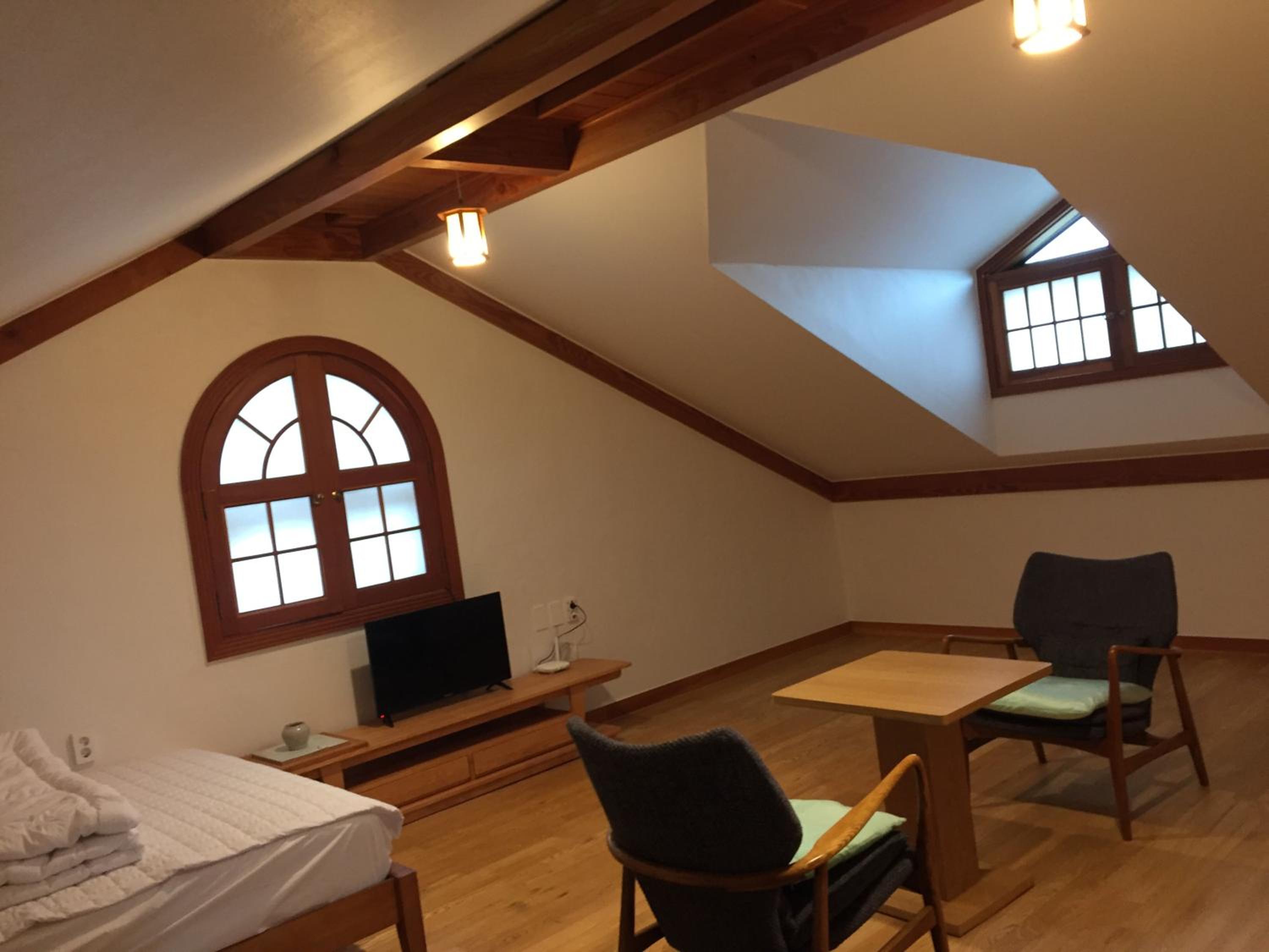 Superior Suite - Photo 12
