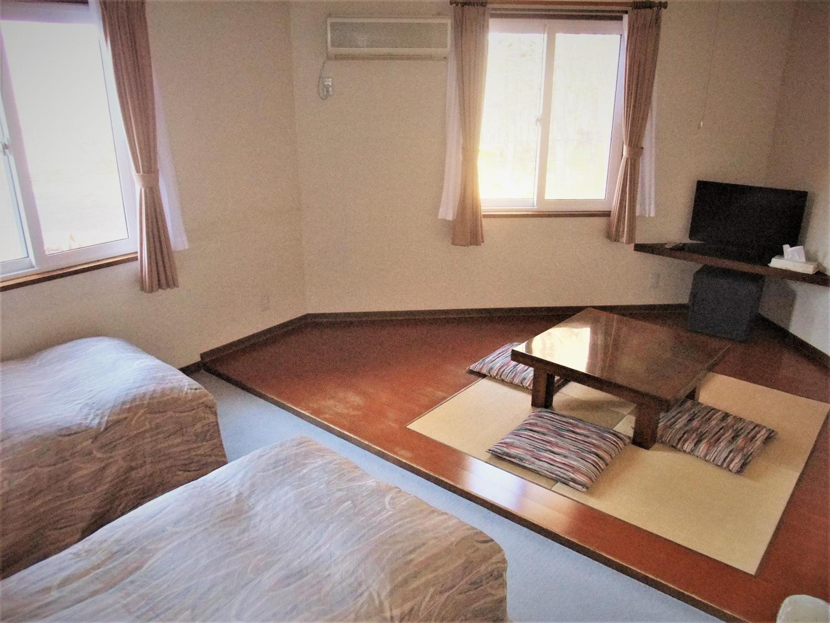 Quadruple Room with Tatami Area - Photo 11