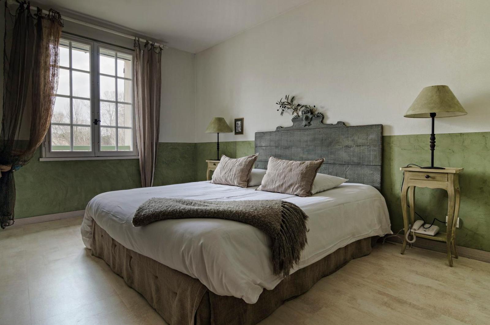 Chambre Lit Queen-Size - Vue sur Jardin