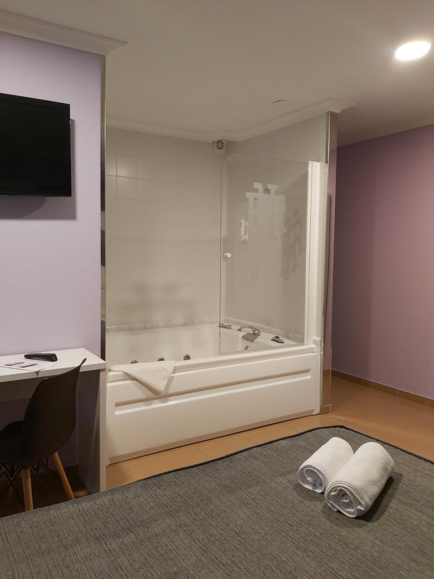 King Room with Spa Bath photo 3