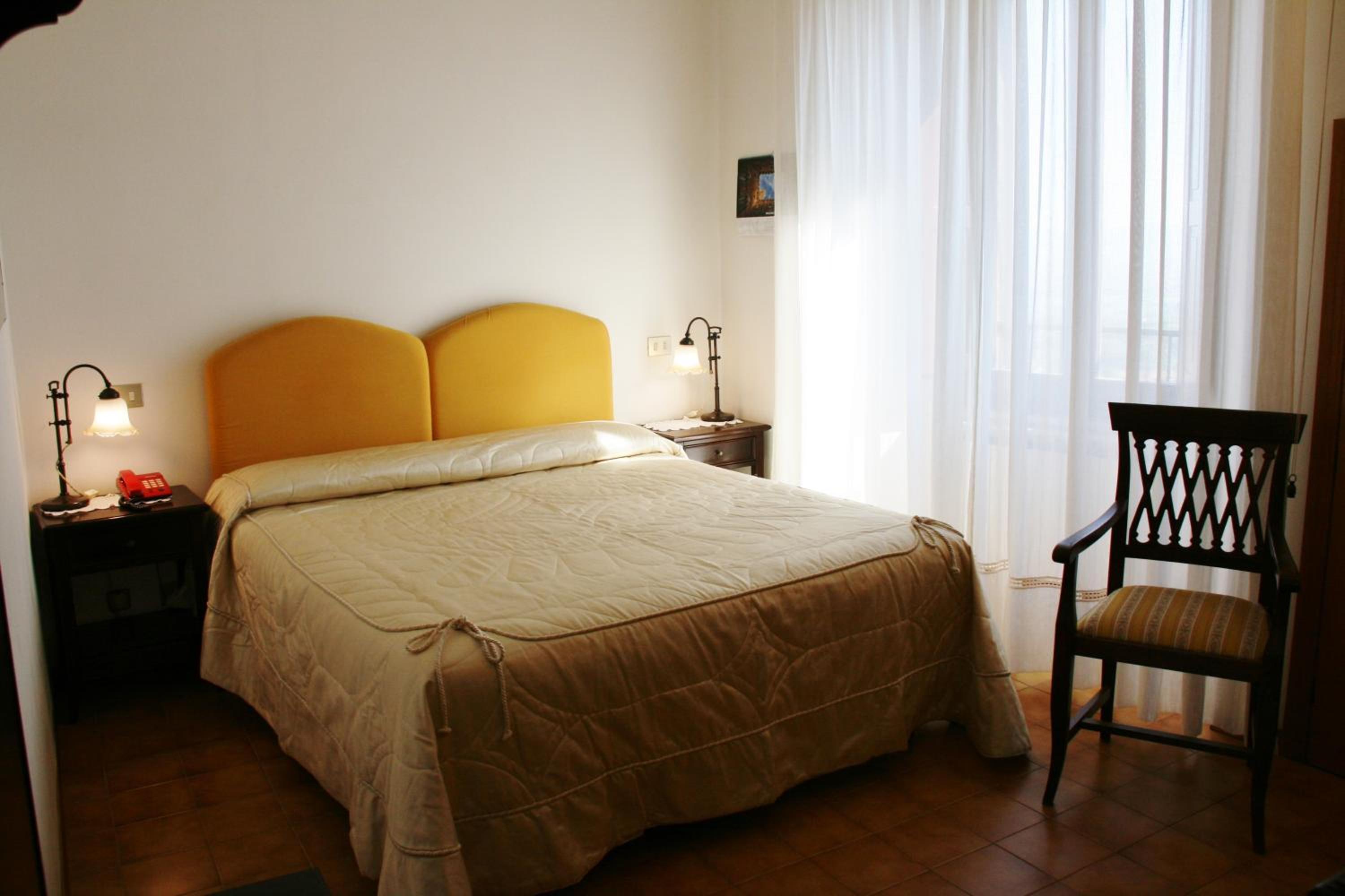 Double or Twin Room with View - Photo 1