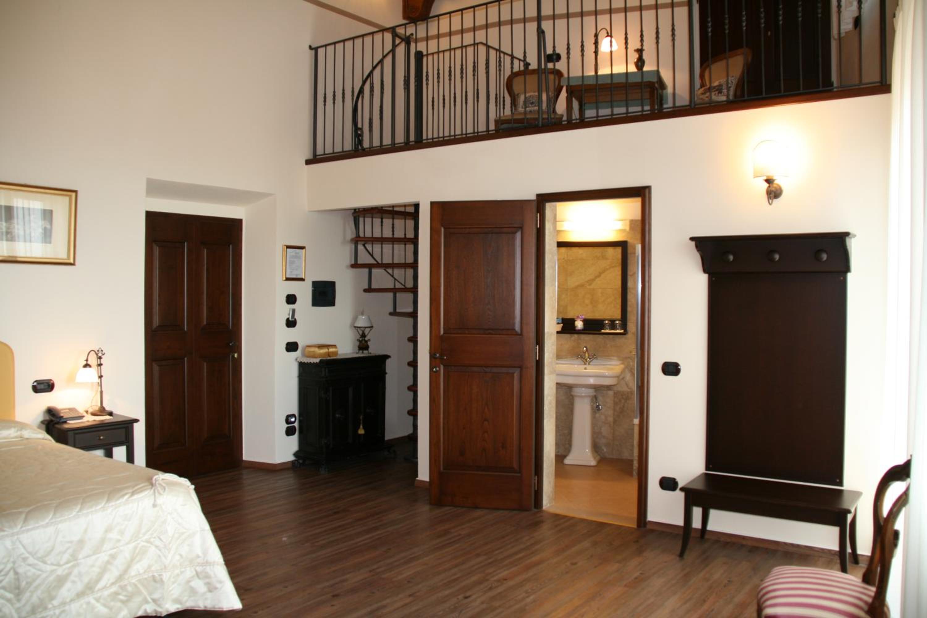 Suite with Balcony - Photo 1
