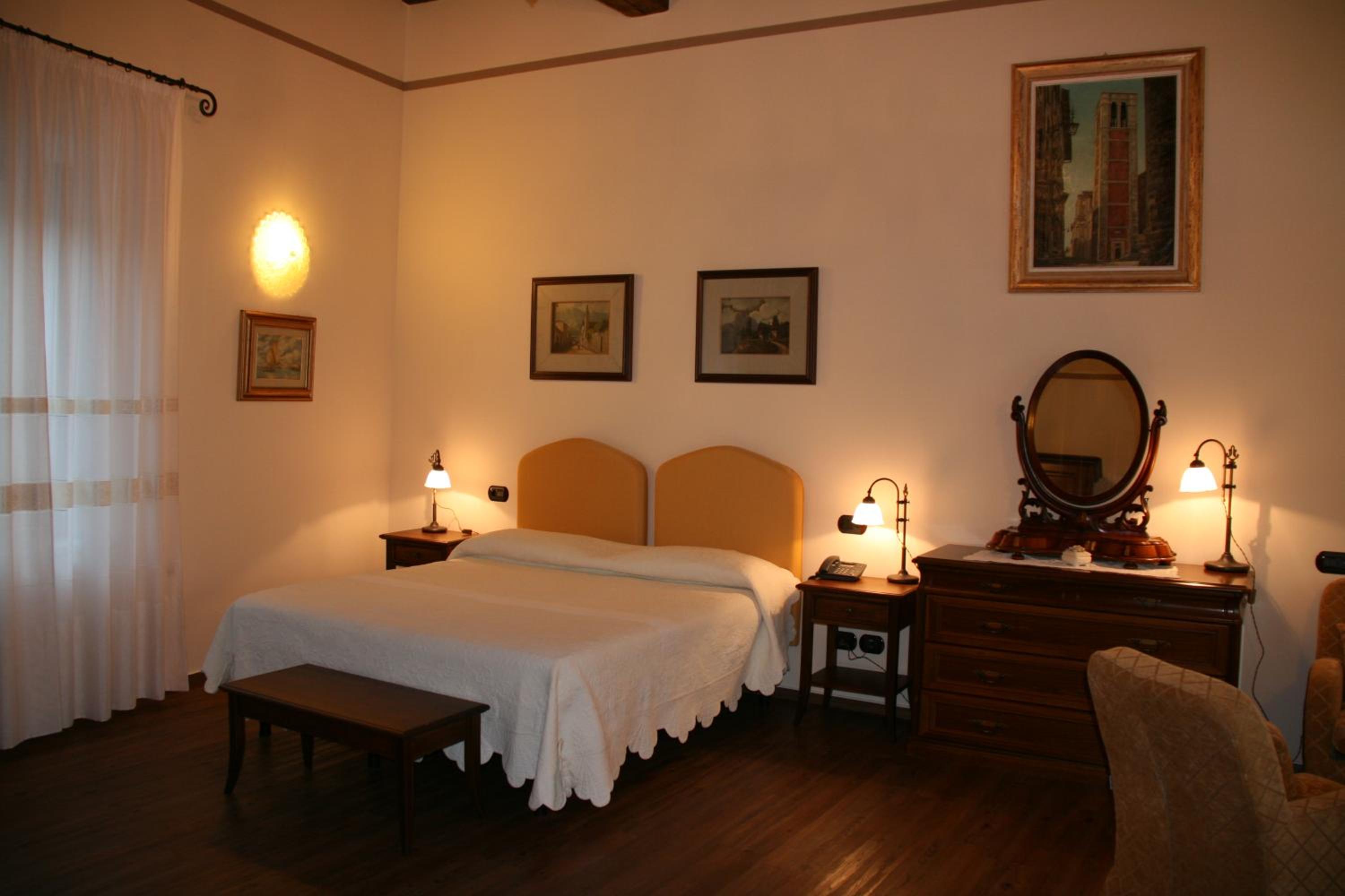 Deluxe King Suite - Photo 1