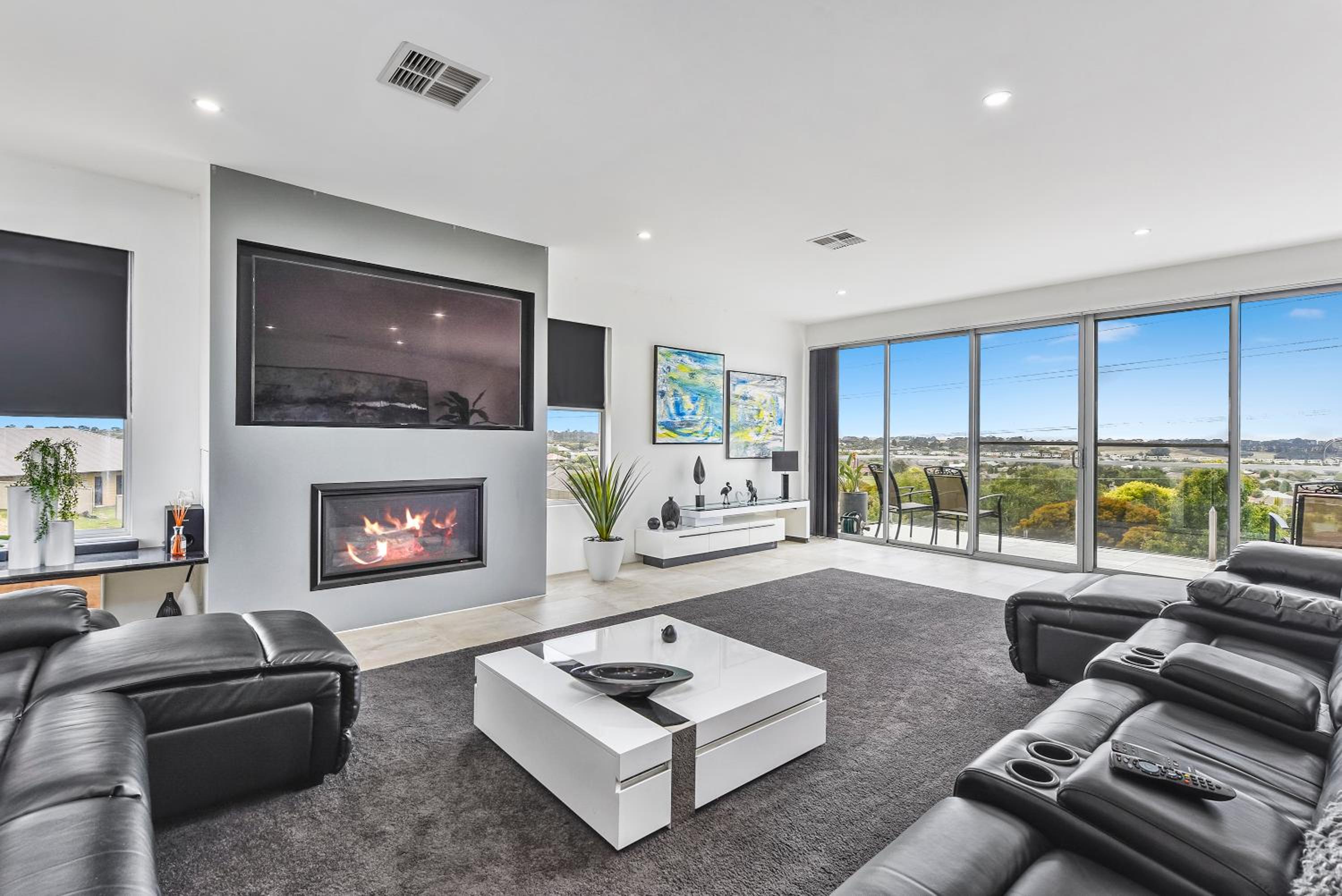 Three-Bedroom Apartment - Photo 1