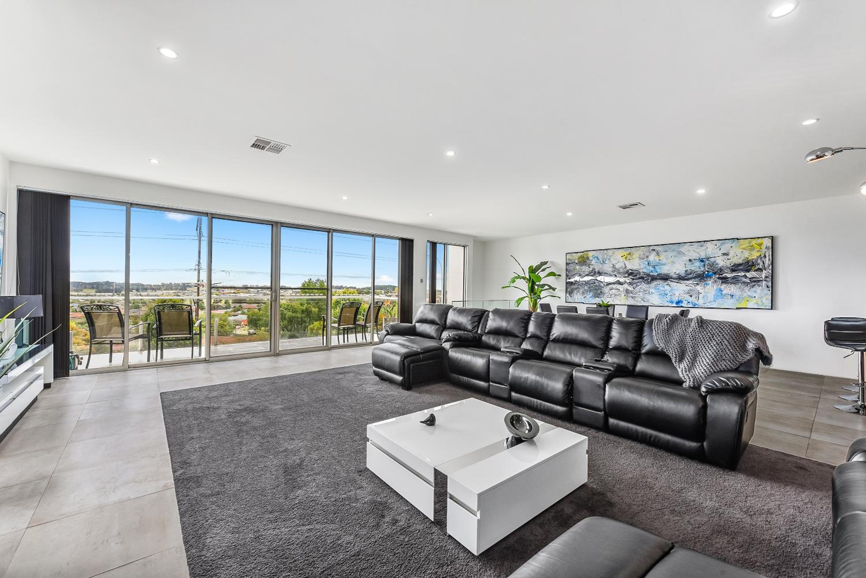 Three-Bedroom Apartment - Photo 3