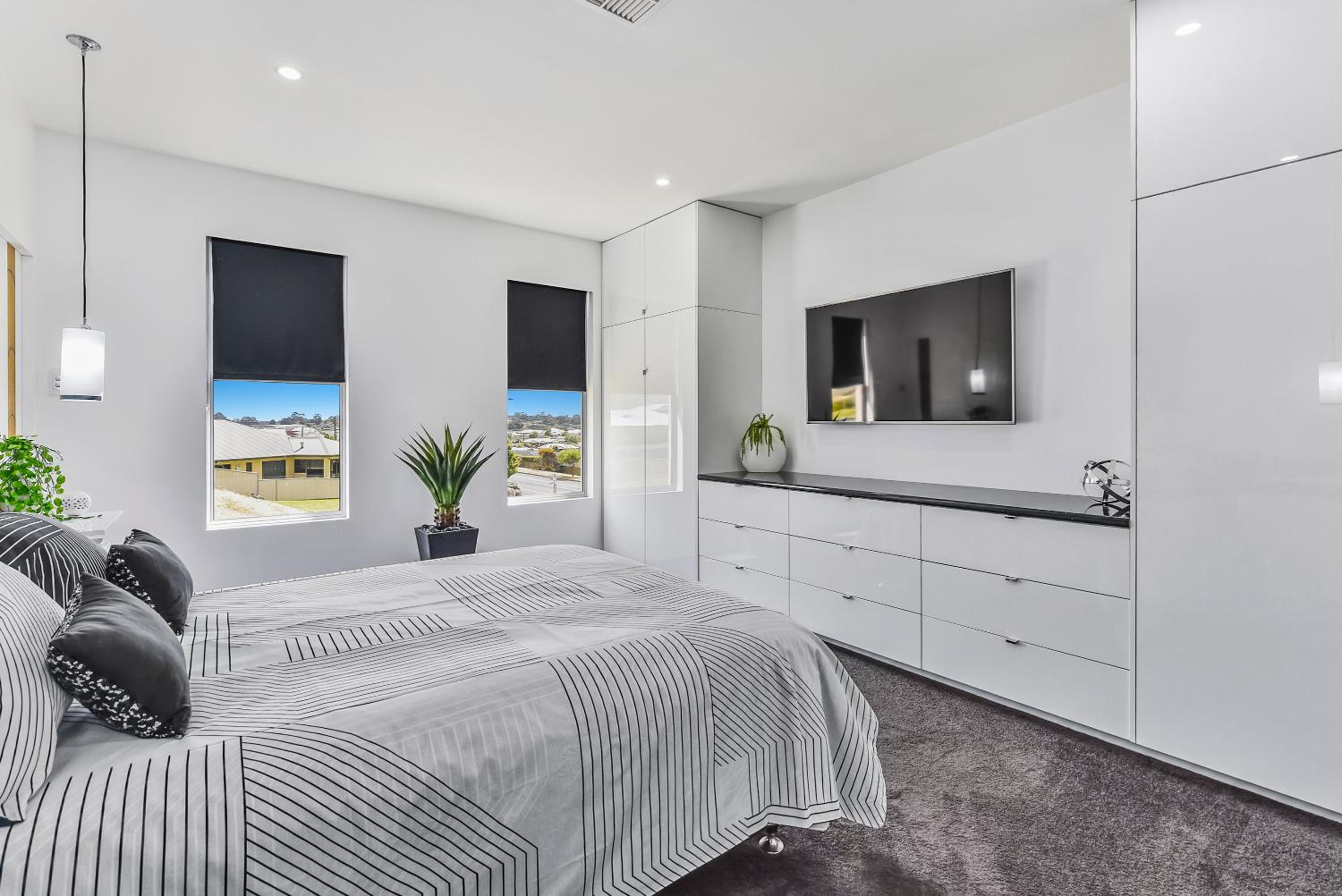 Three-Bedroom Apartment - Photo 2