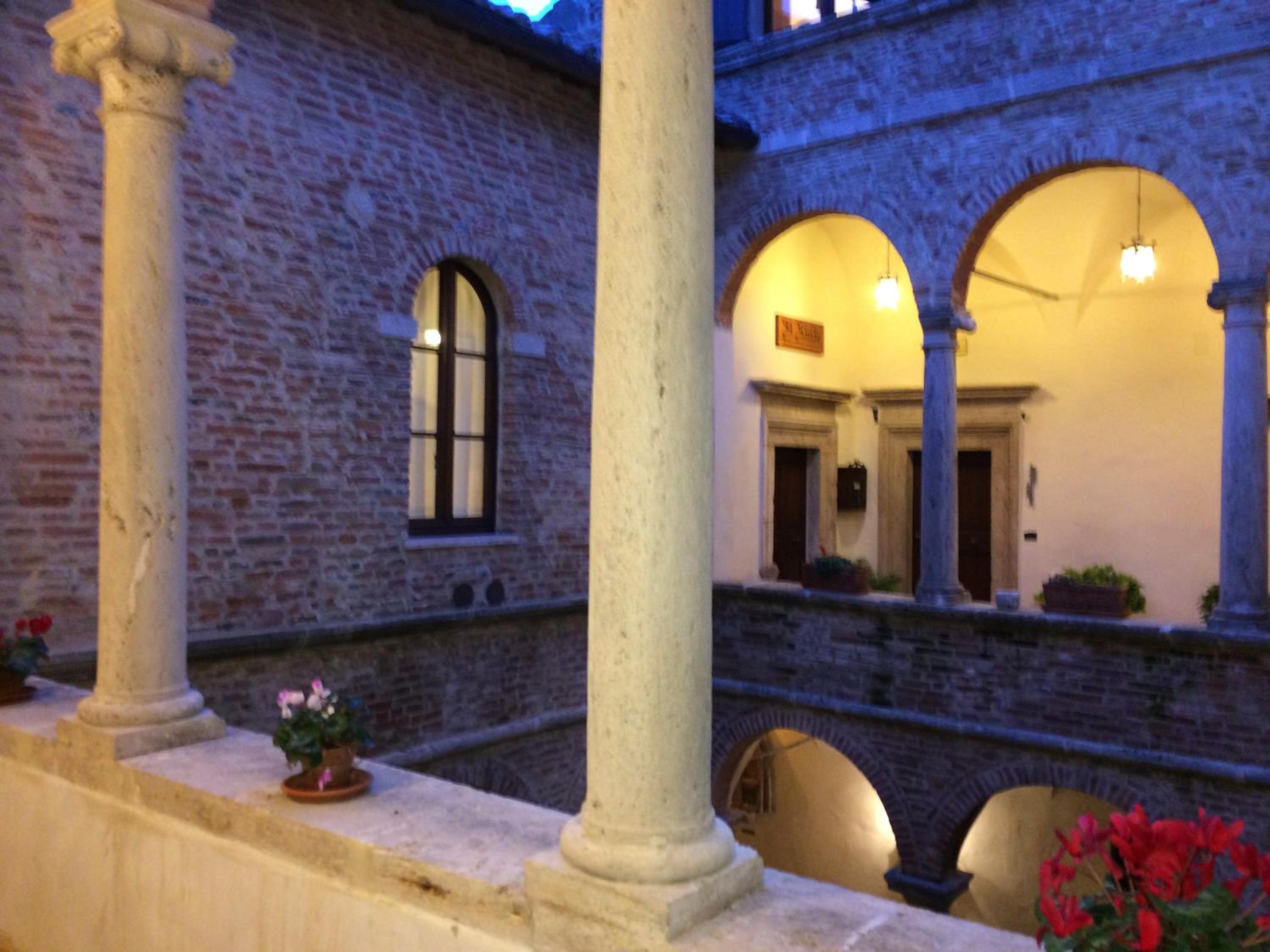 King Suite with Balcony - Photo 3