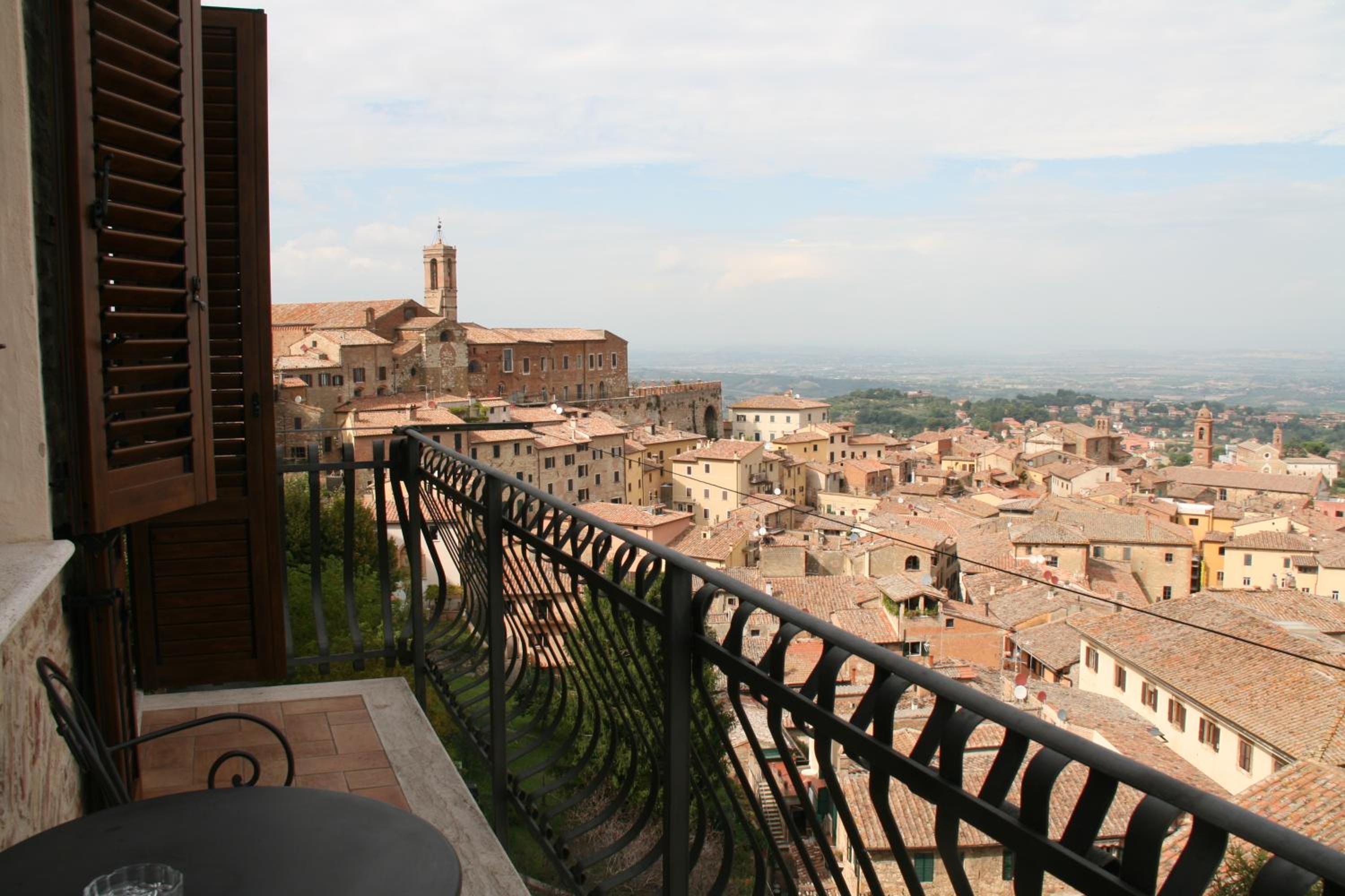 Suite with Balcony - Photo 4