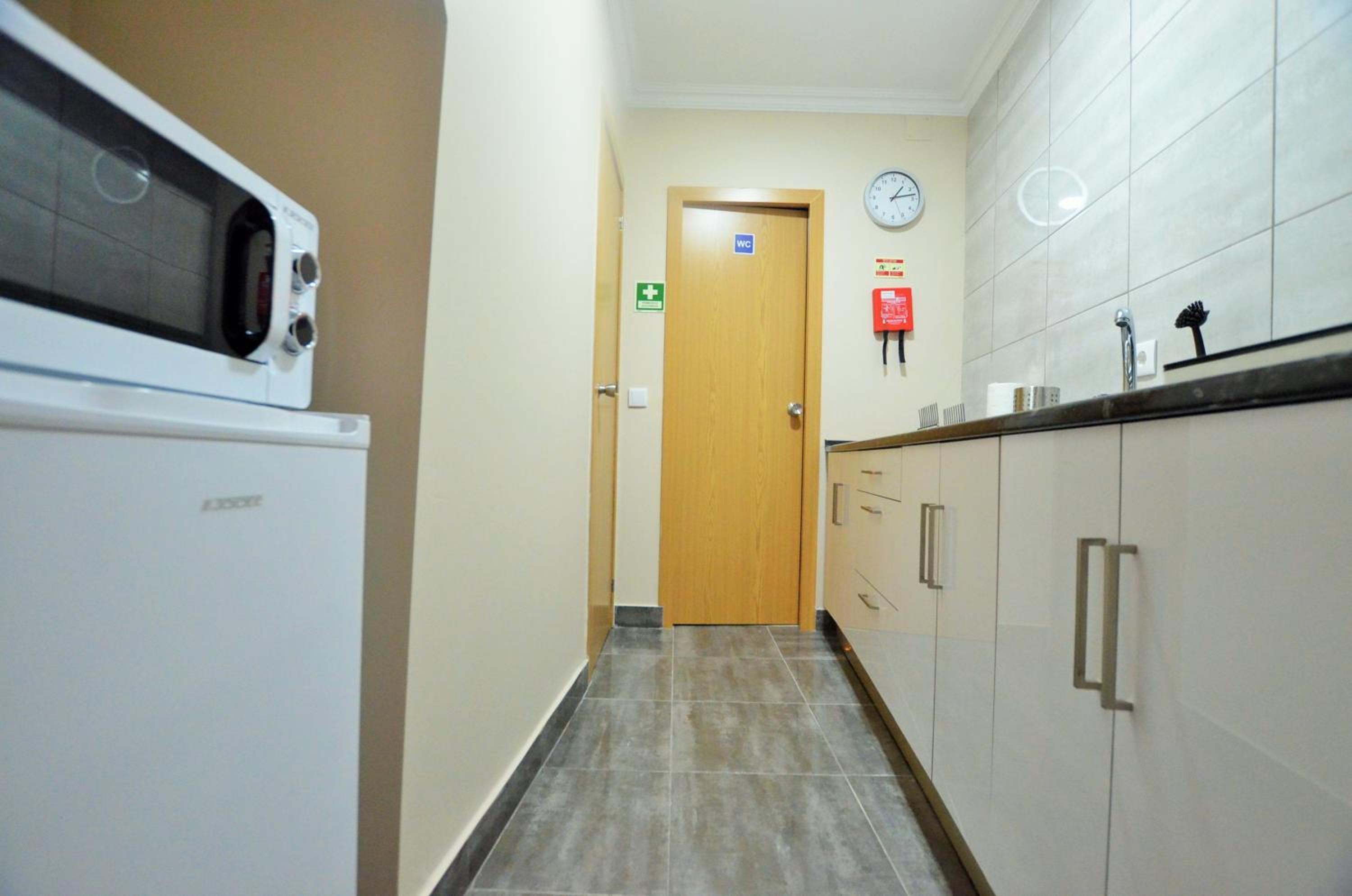Studio with Balcony - Photo 3