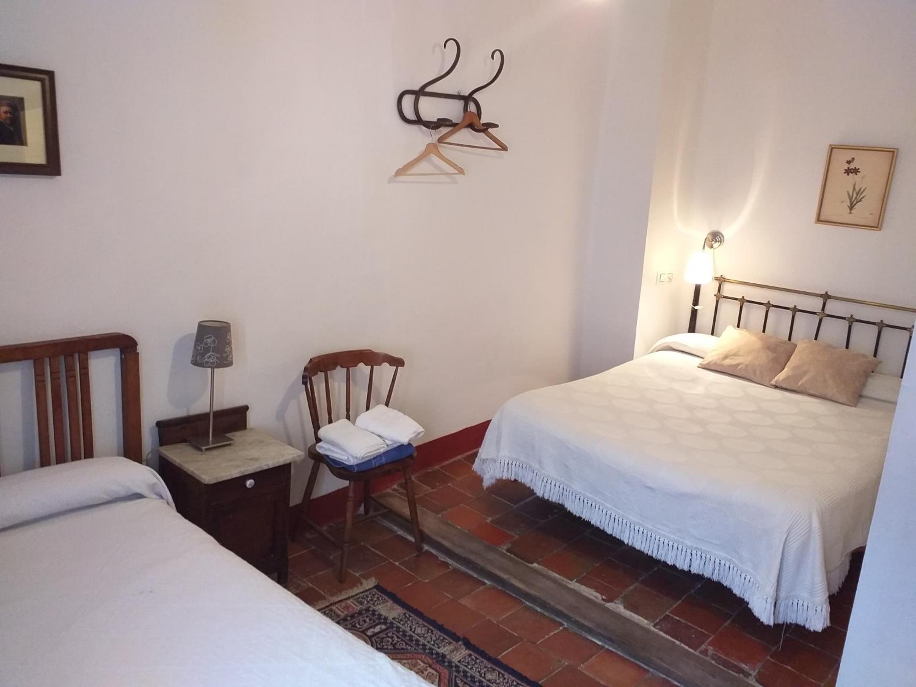 Double or Twin Room - Photo 4