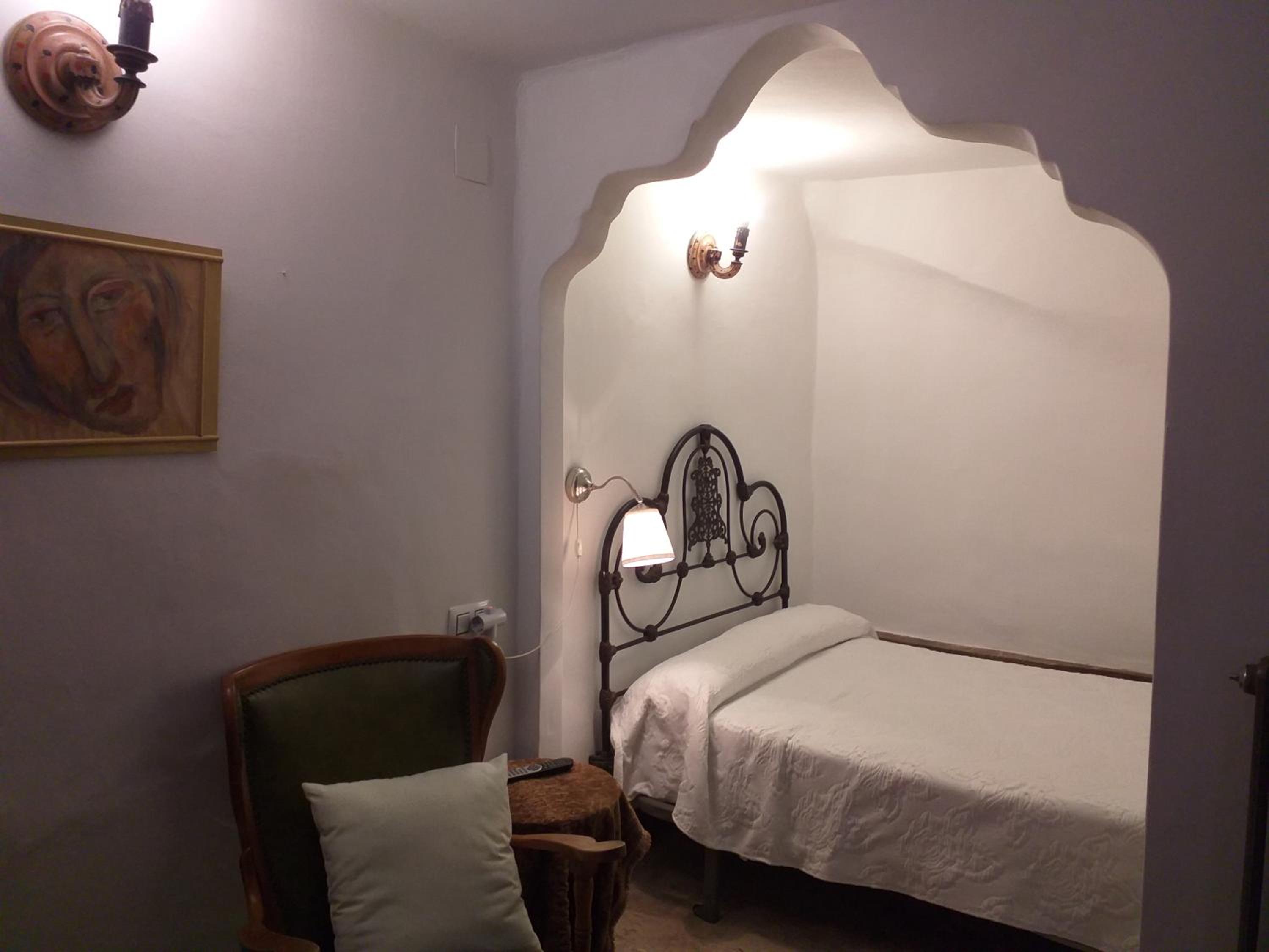 Double or Twin Room - Photo 7