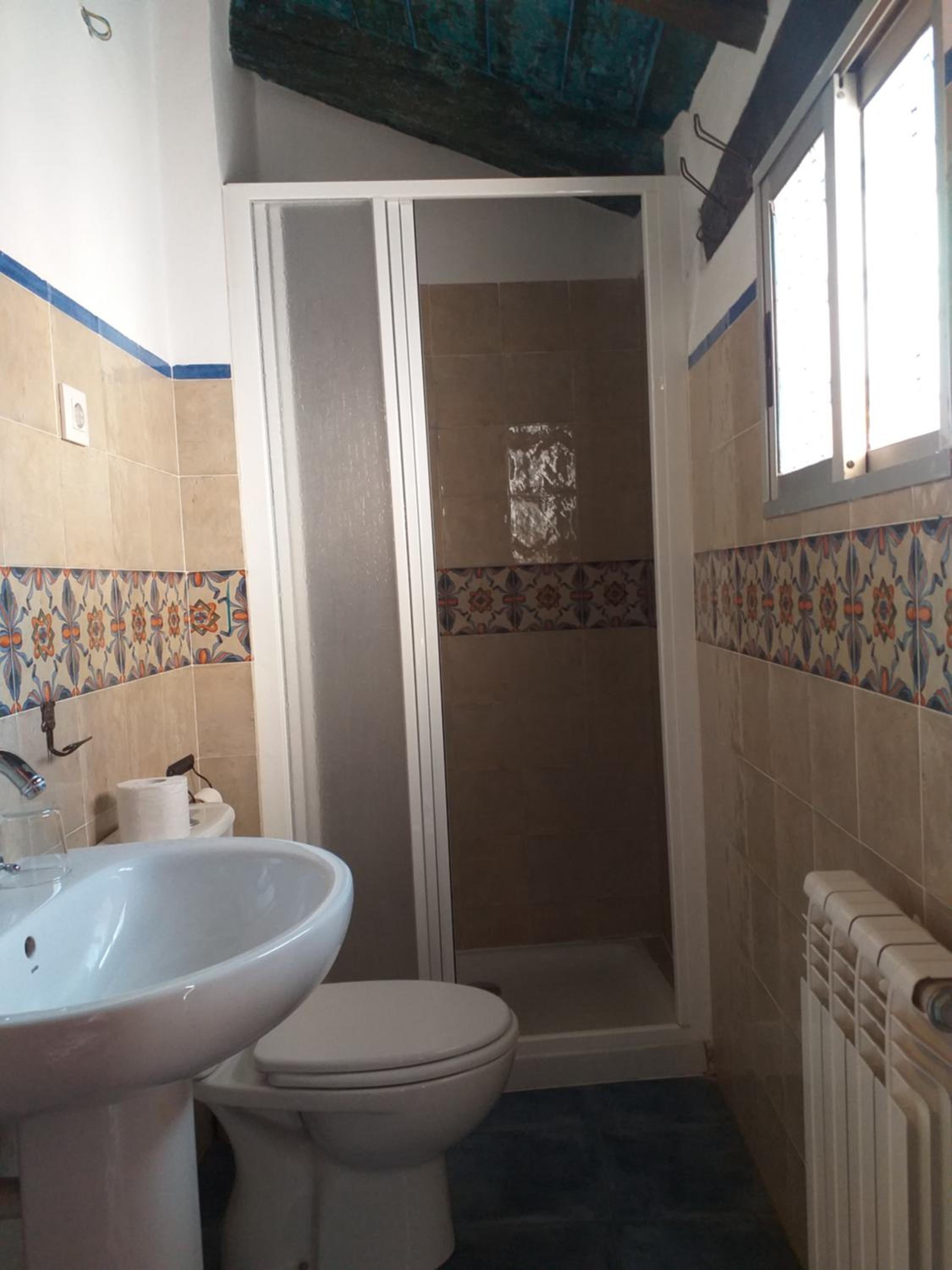 Quadruple Room - Photo 11