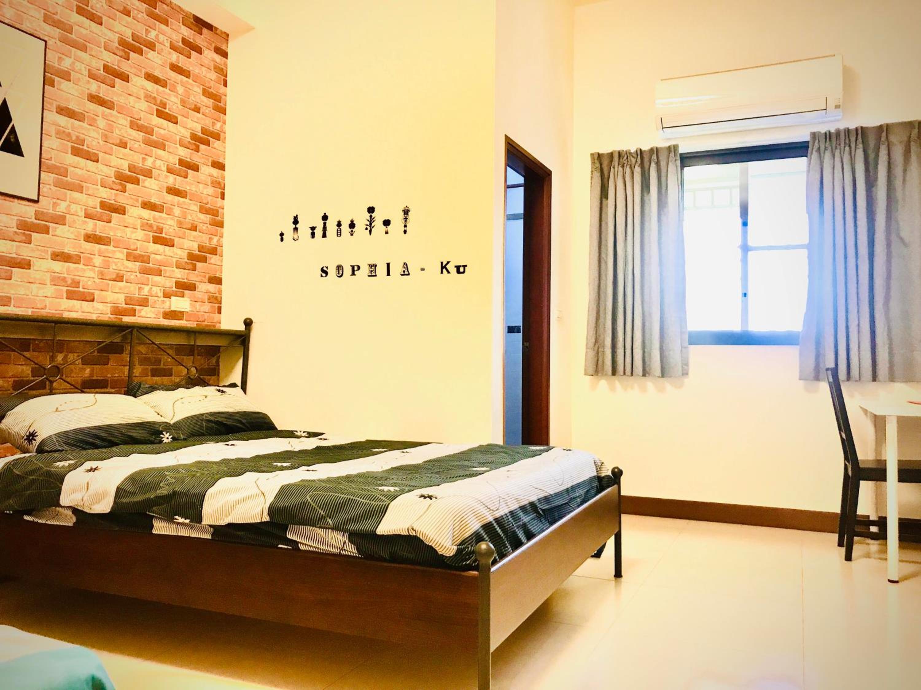 Quadruple Room with Private Bathroom photo 1