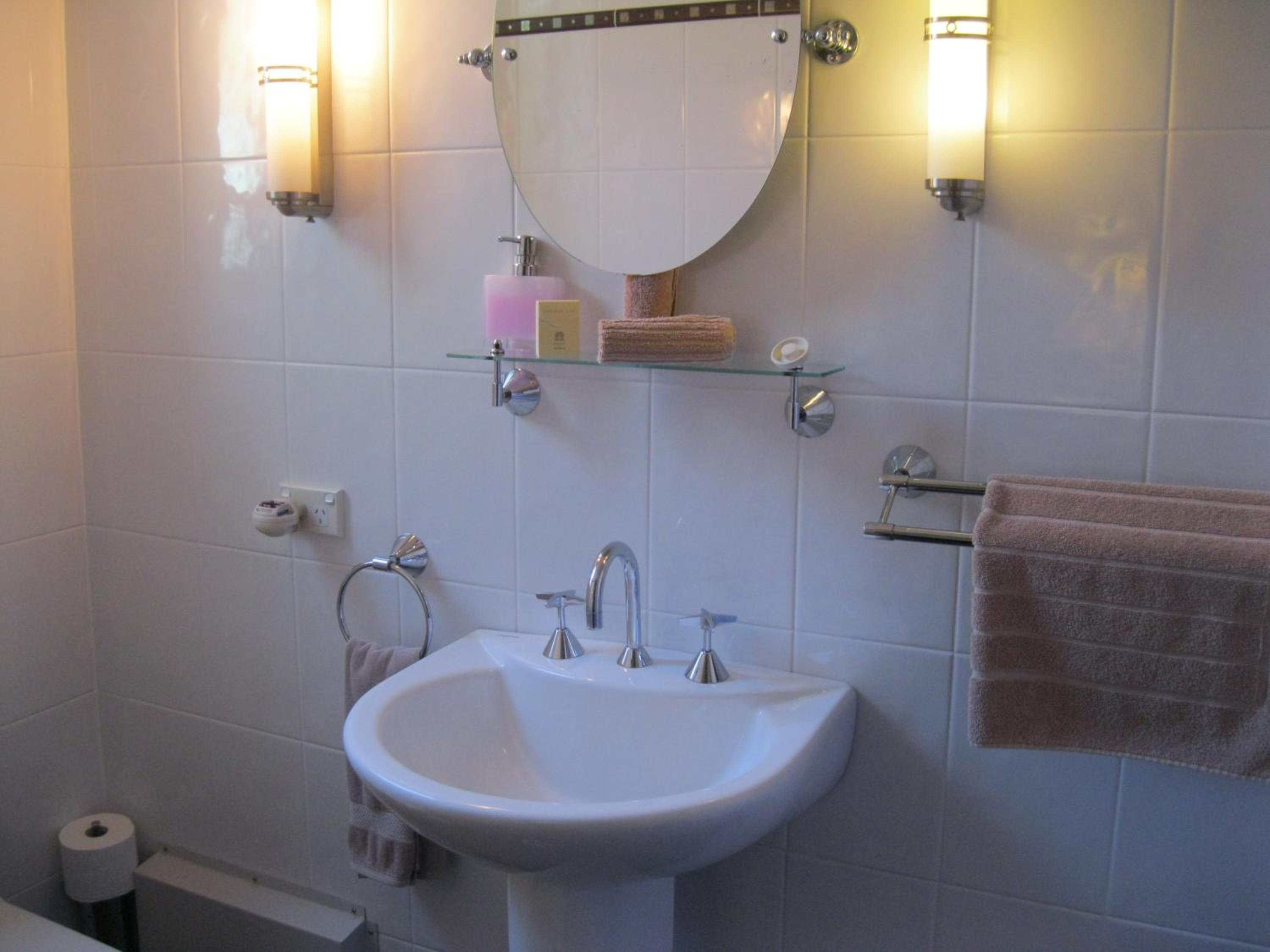 Queen Room photo 3