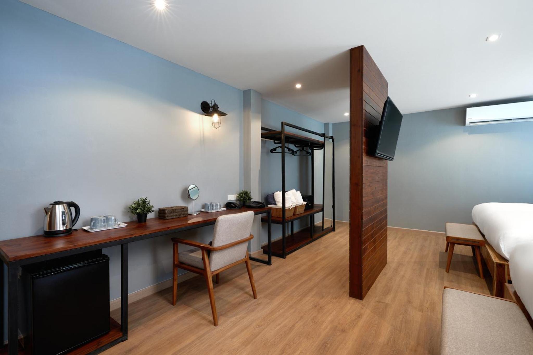Family Room - Photo 4
