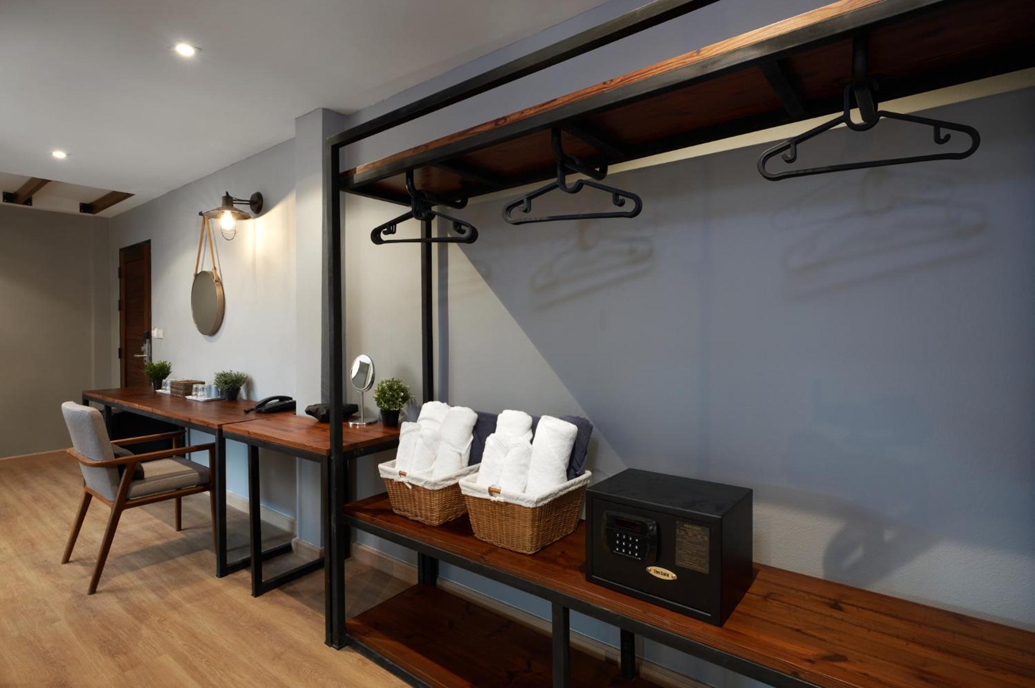 Family Room - Photo 3