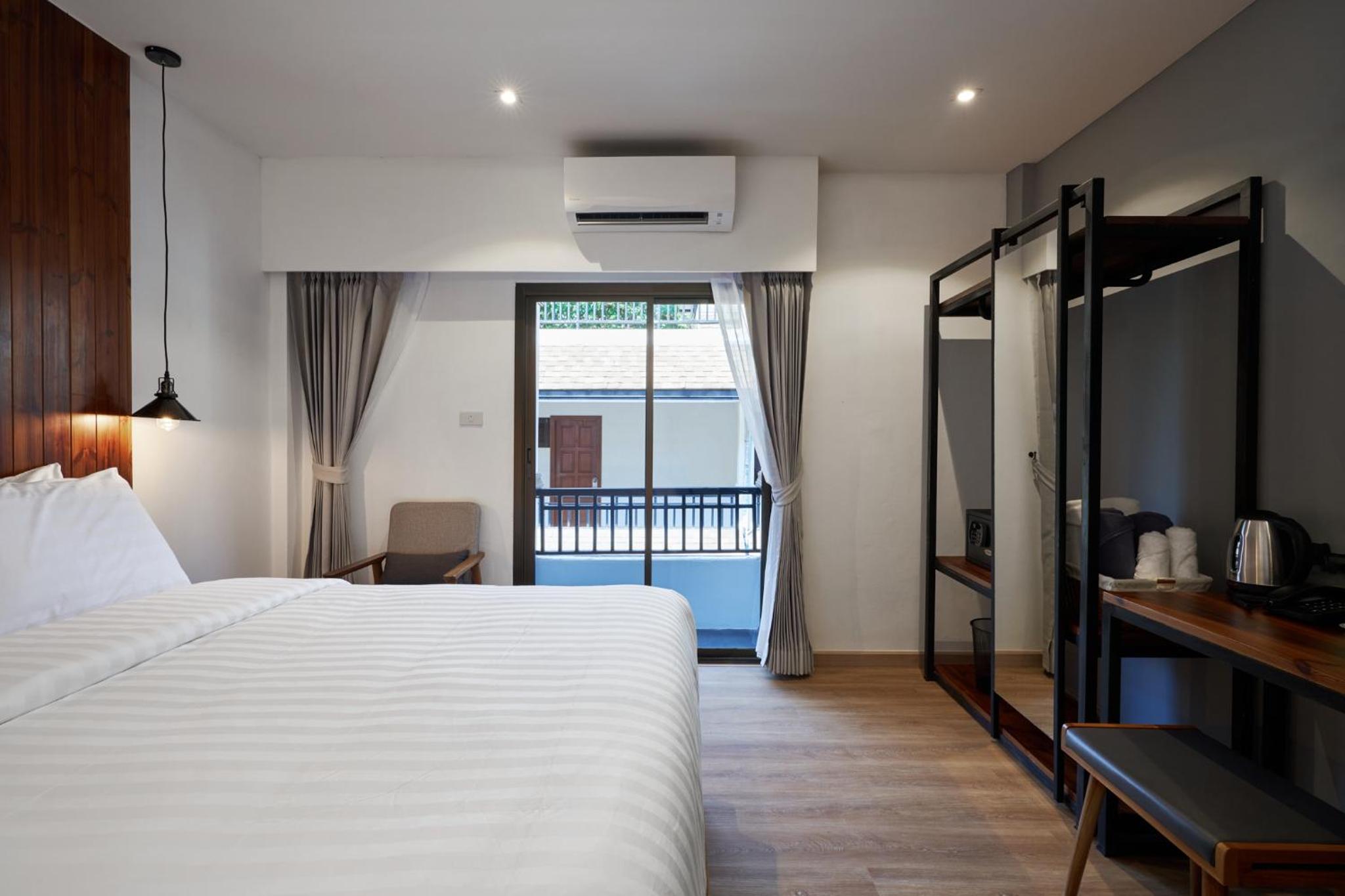 Double Room with Balcony - Photo 3