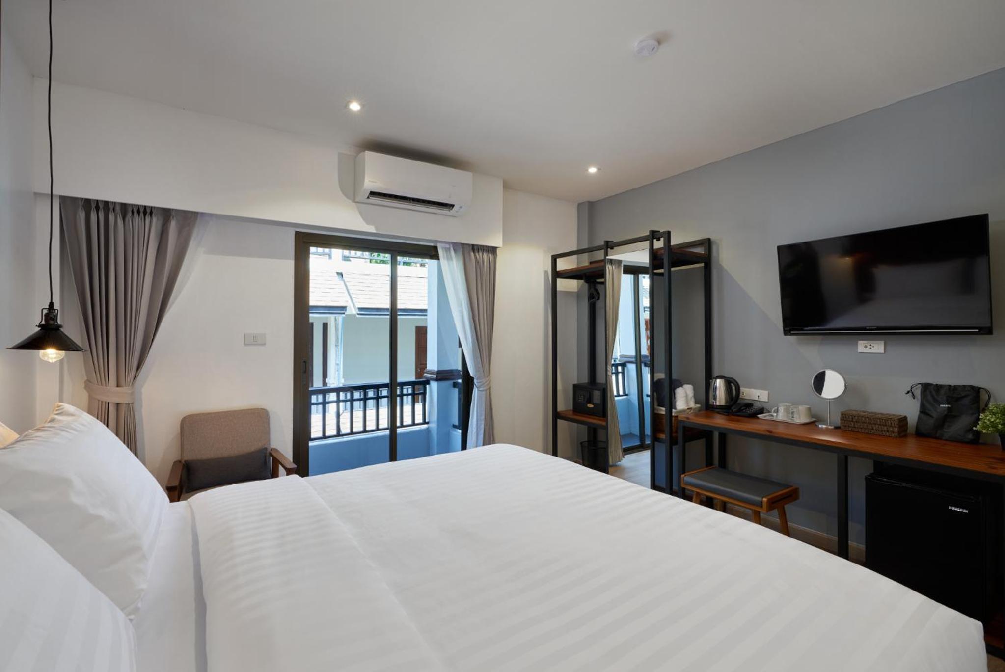 Double Room with Balcony - Photo 4