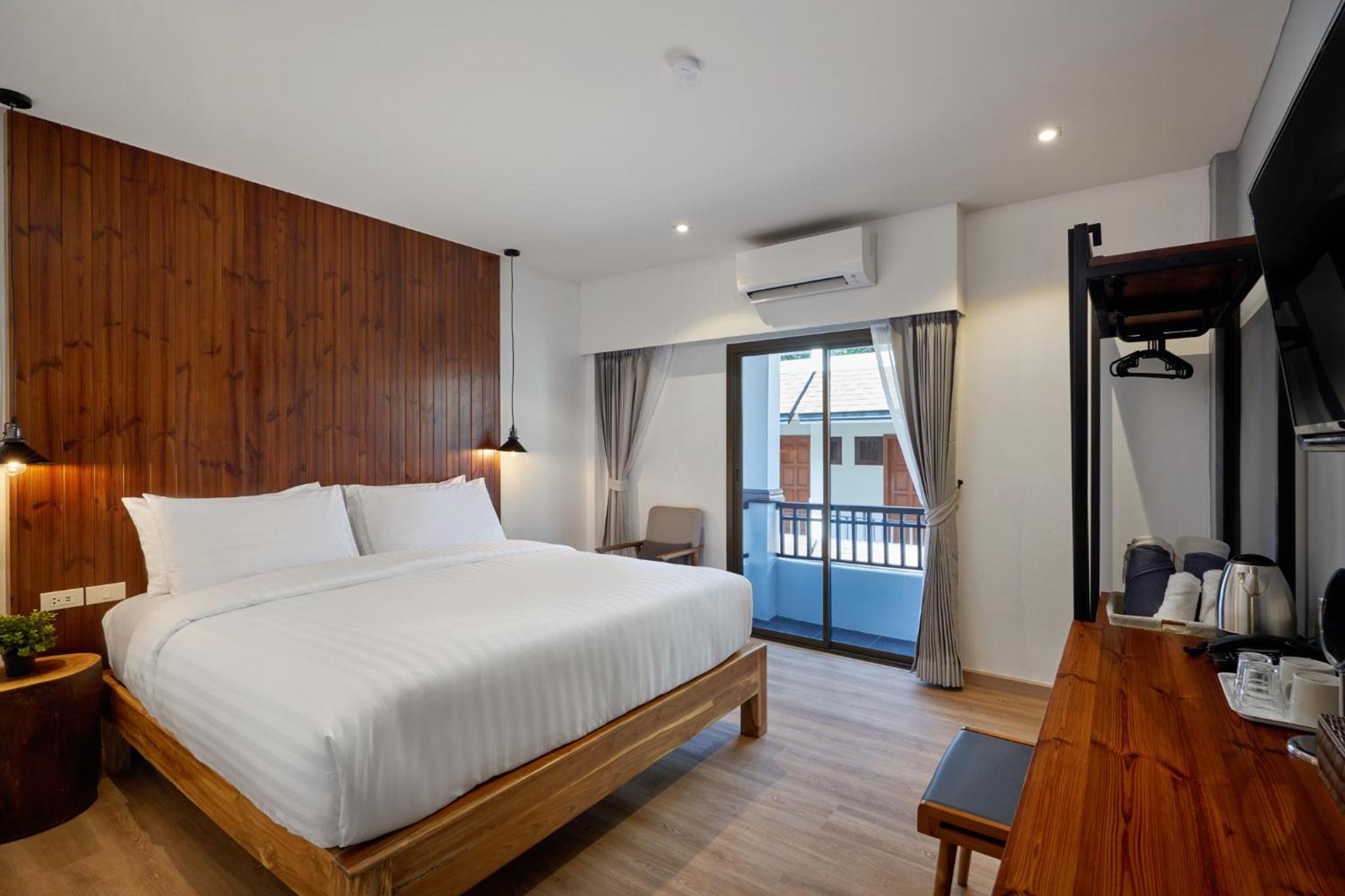 Double Room with Balcony - Photo 1