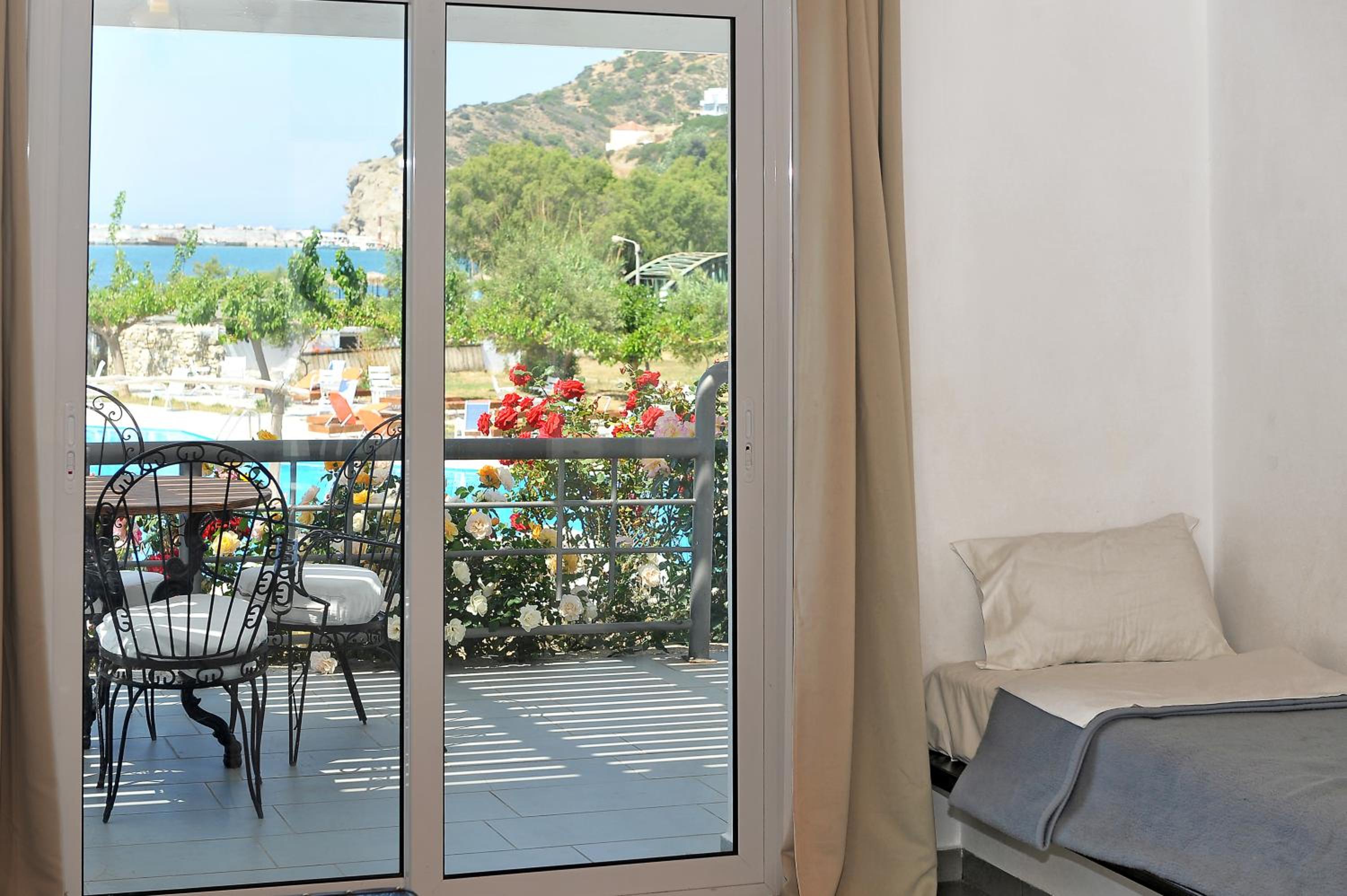 Junior Suite with Balcony - Photo 25