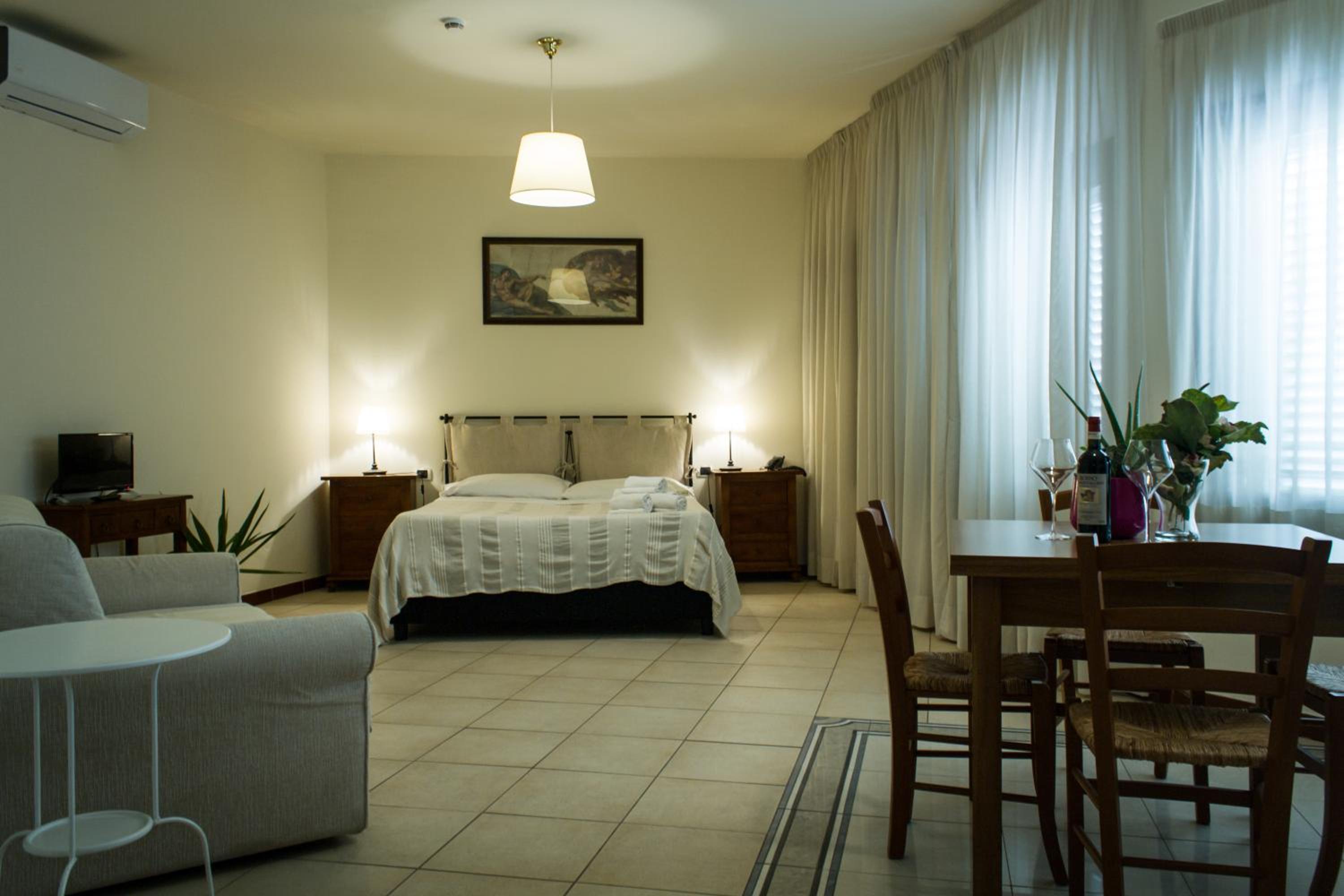 Studio Apartment photo 1