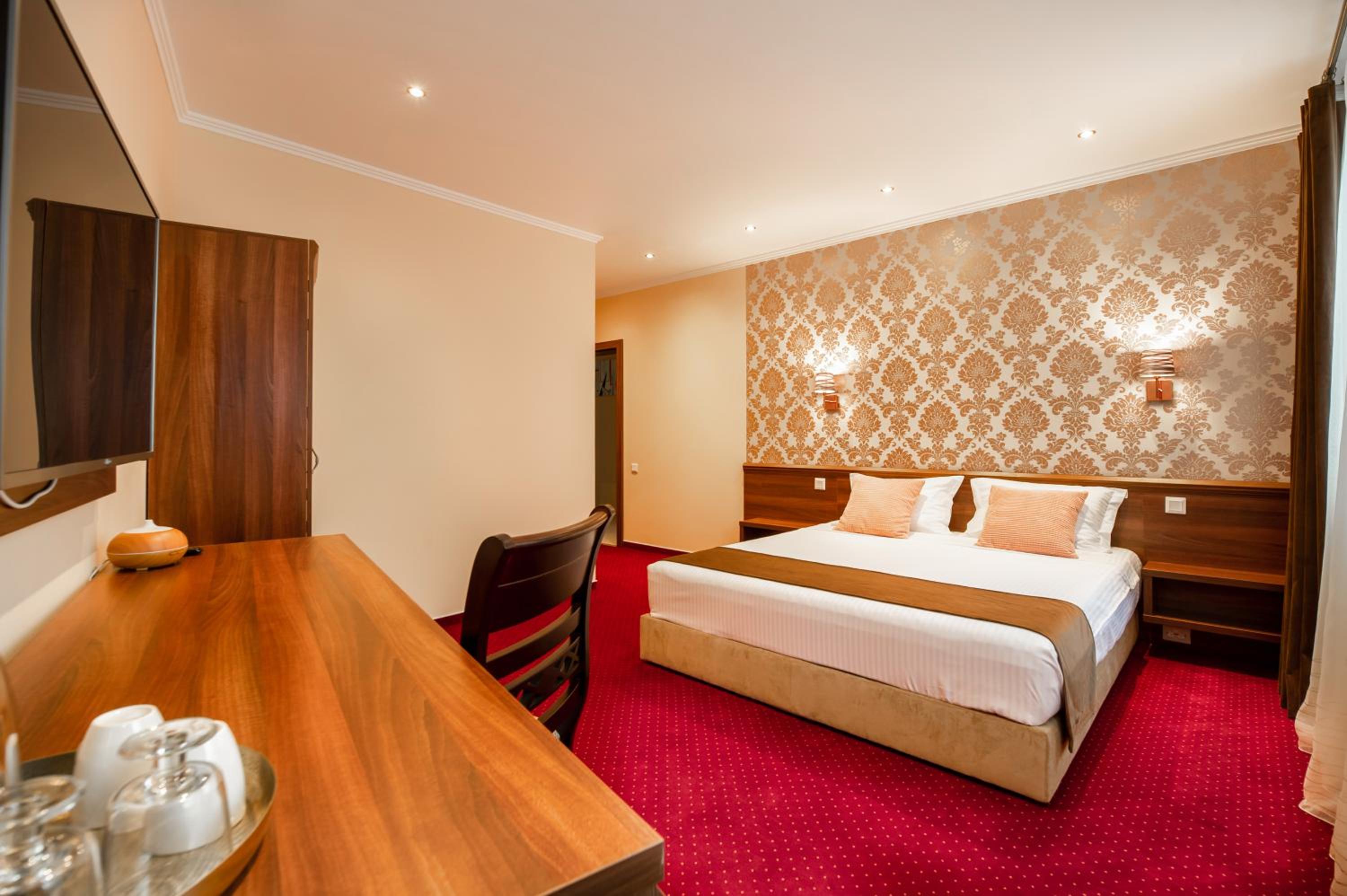 Deluxe King Room - Photo 3