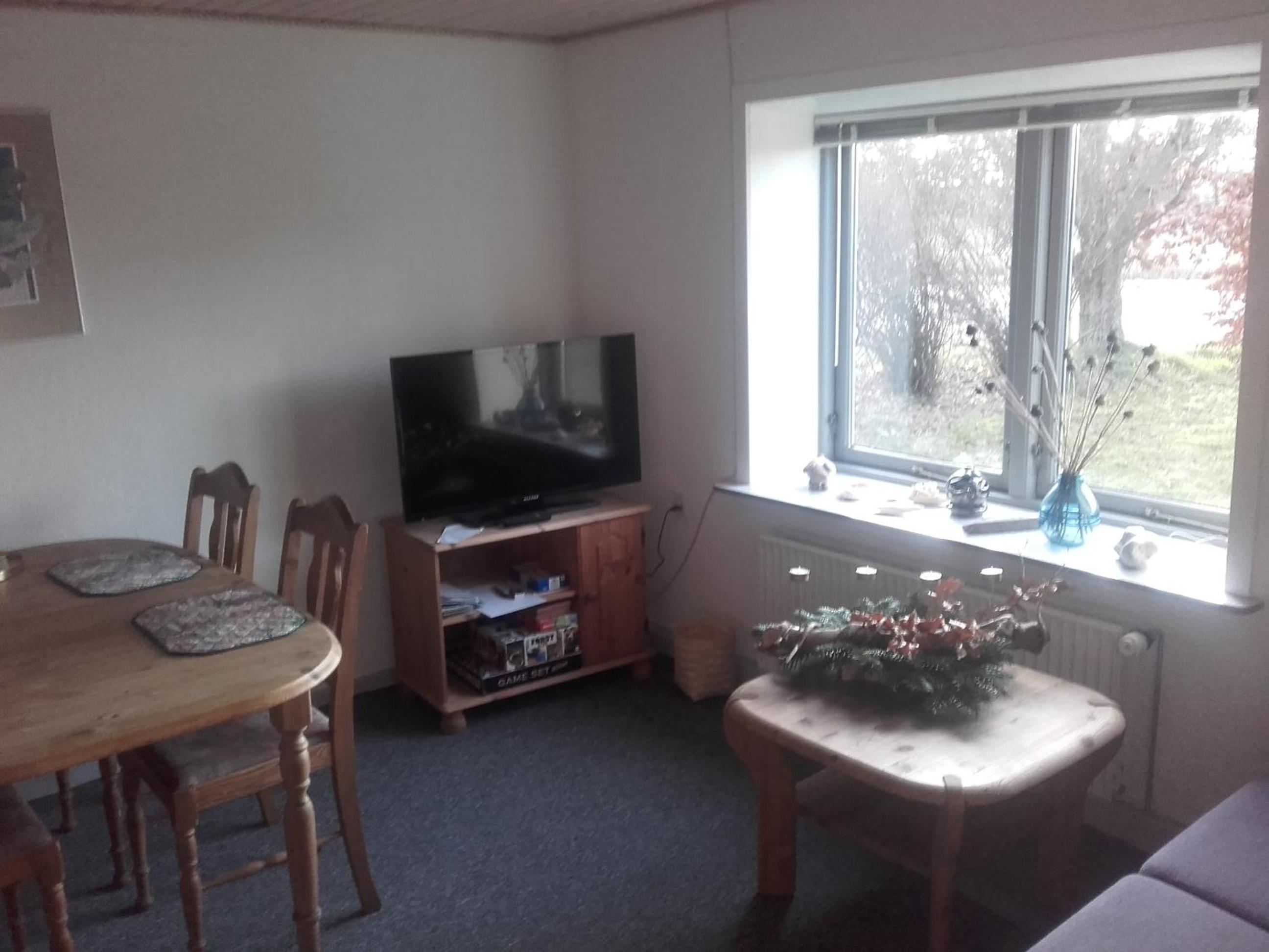 Two-Bedroom Apartment with Garden Access photo 2