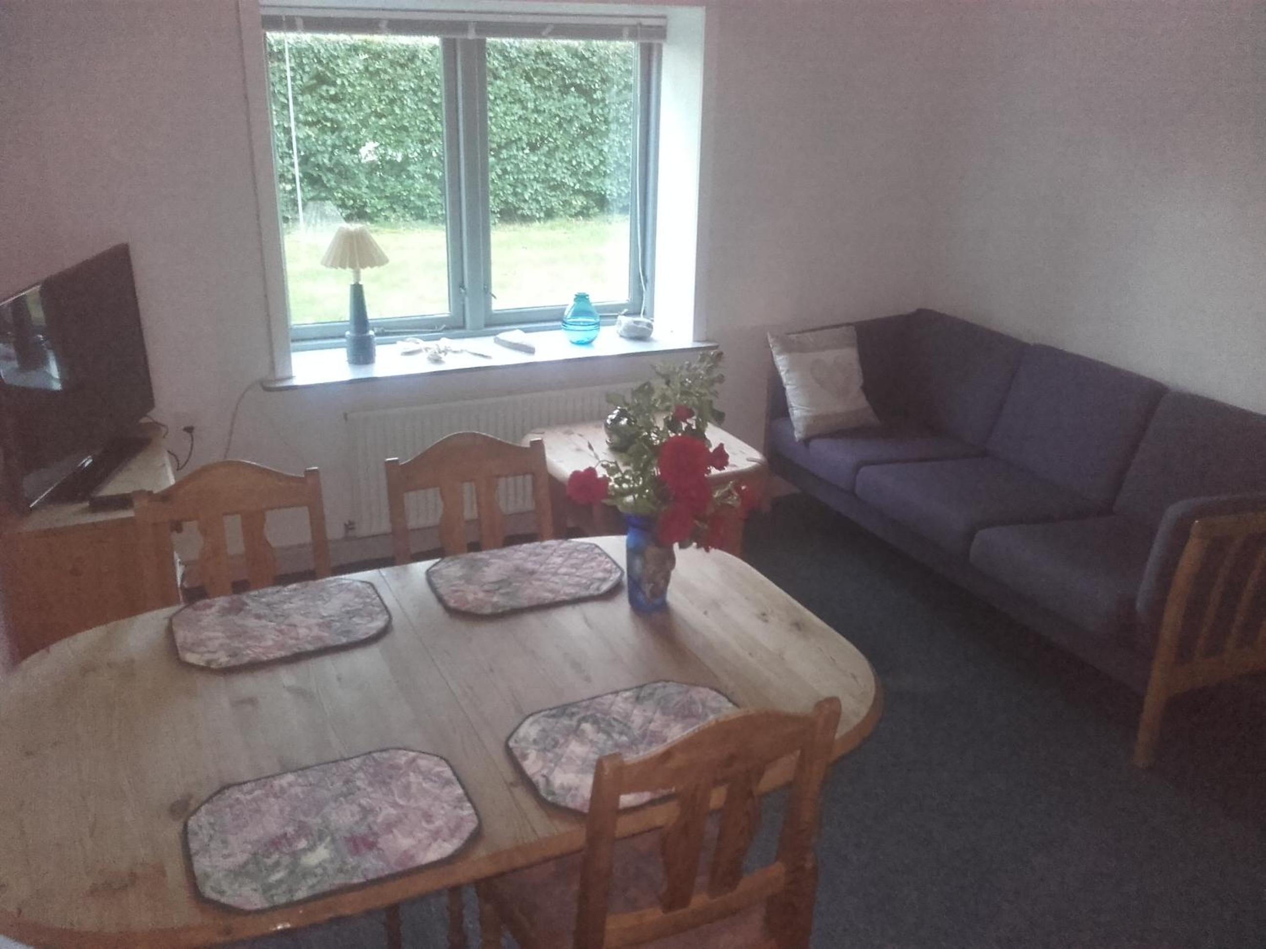 Two-Bedroom Apartment with Garden Access photo 3
