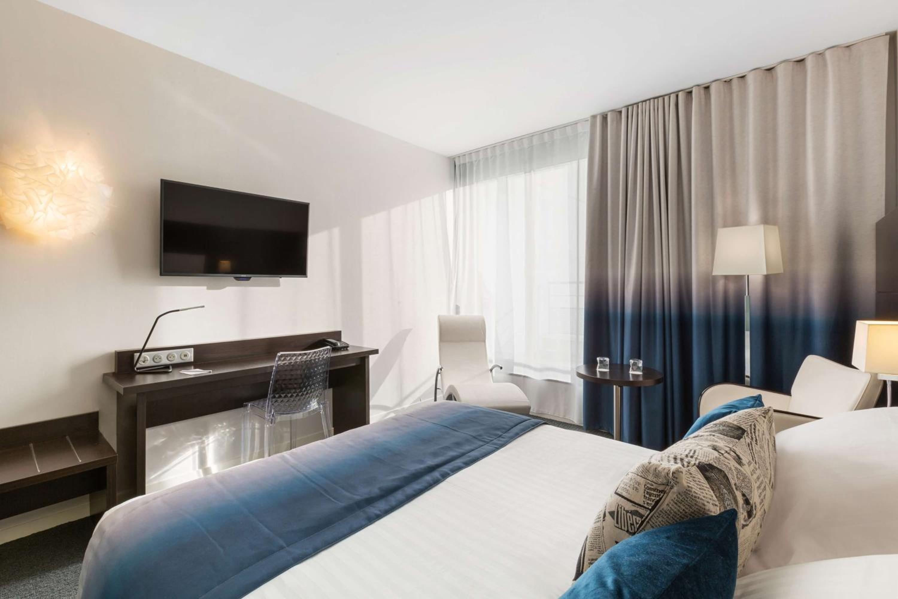 Executive Queen Room - Photo 10