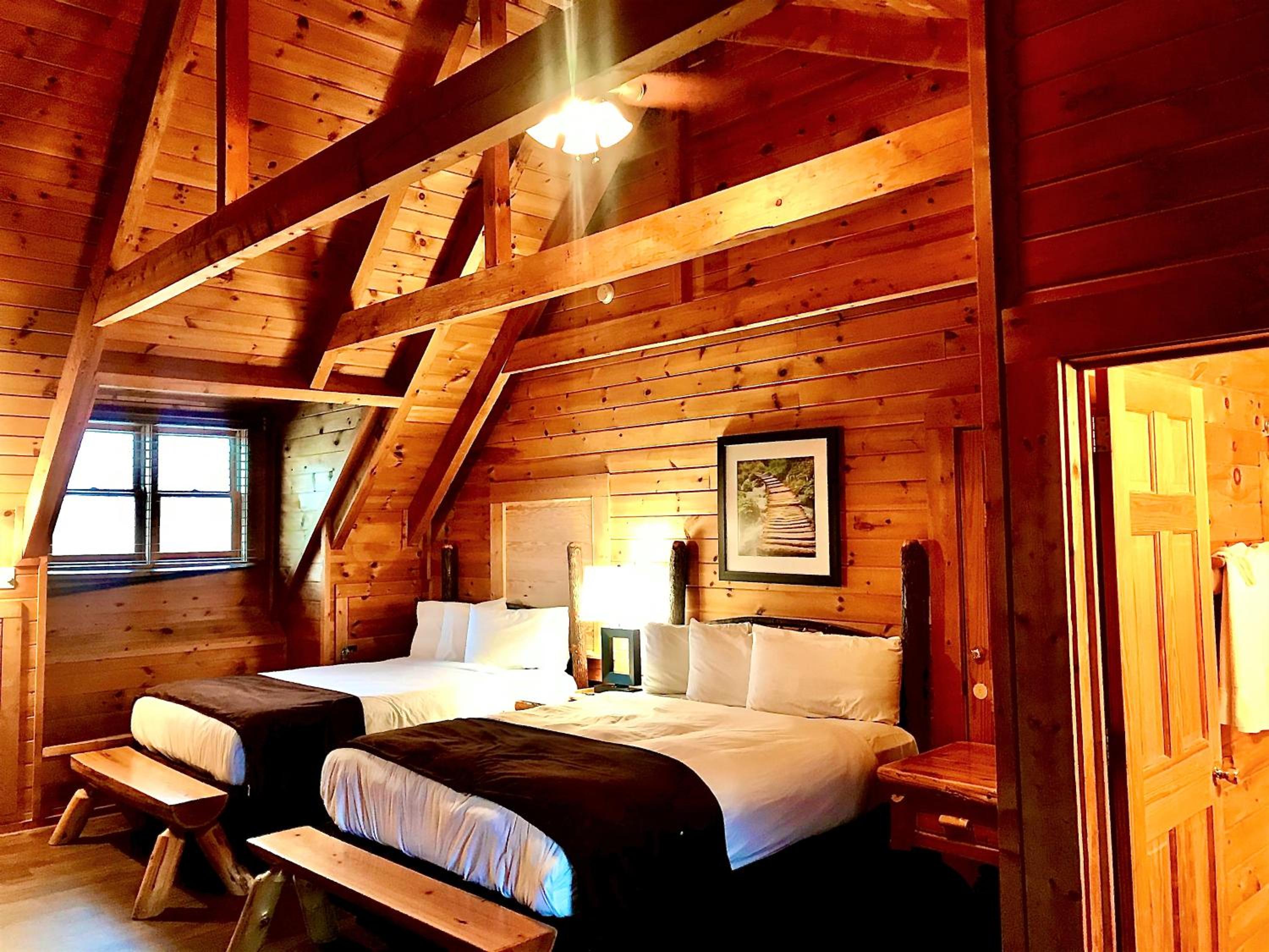 Double Queen Lodge Room