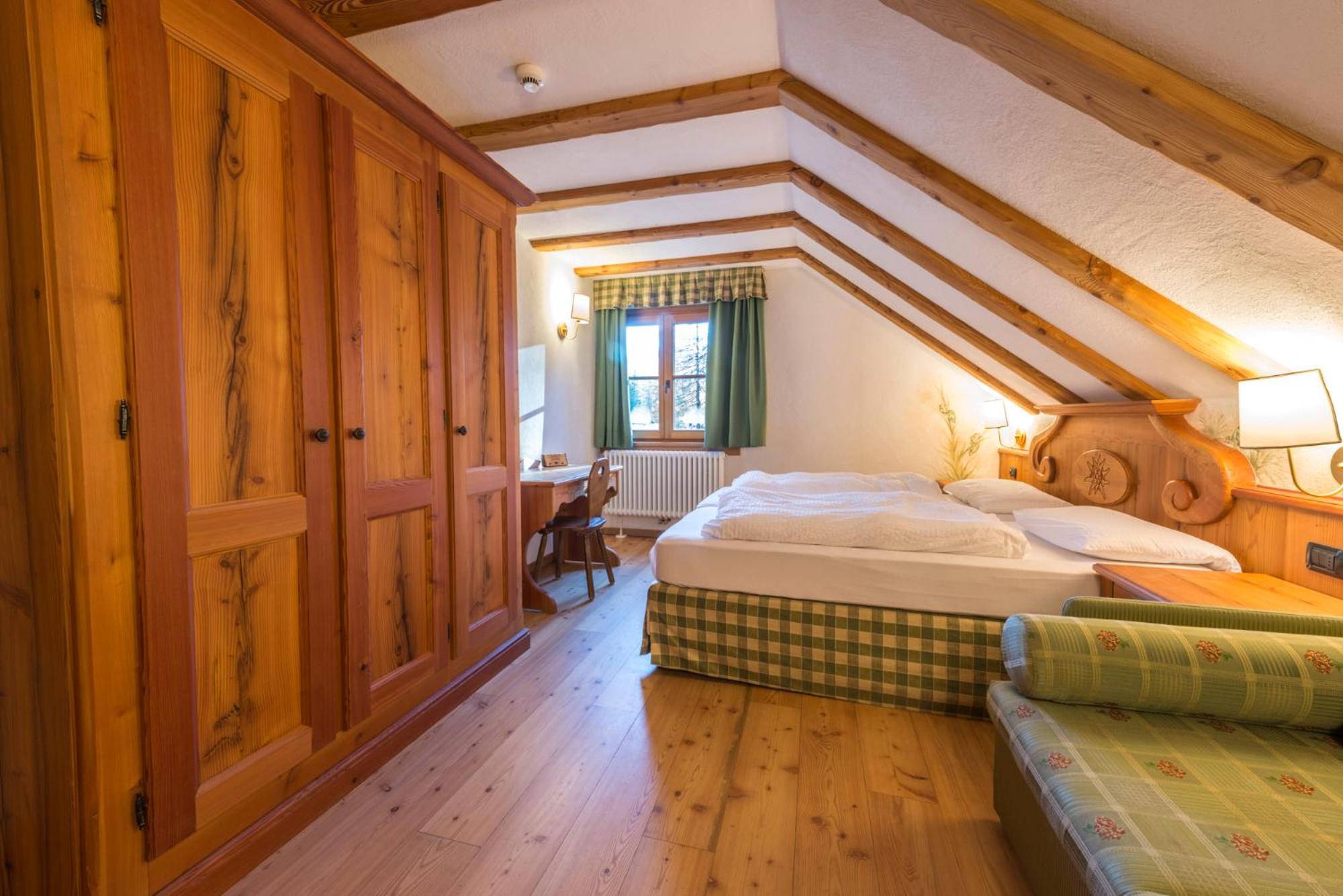 Deluxe Room - Photo 6