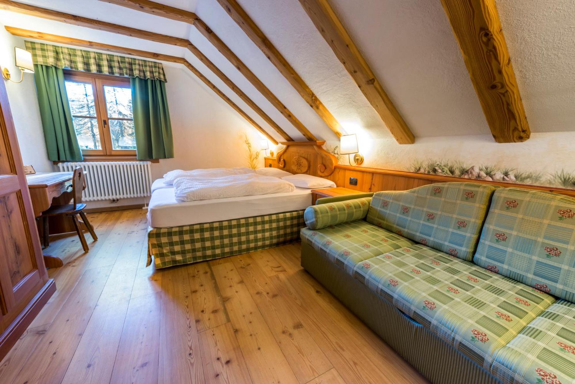Deluxe Room - Photo 3