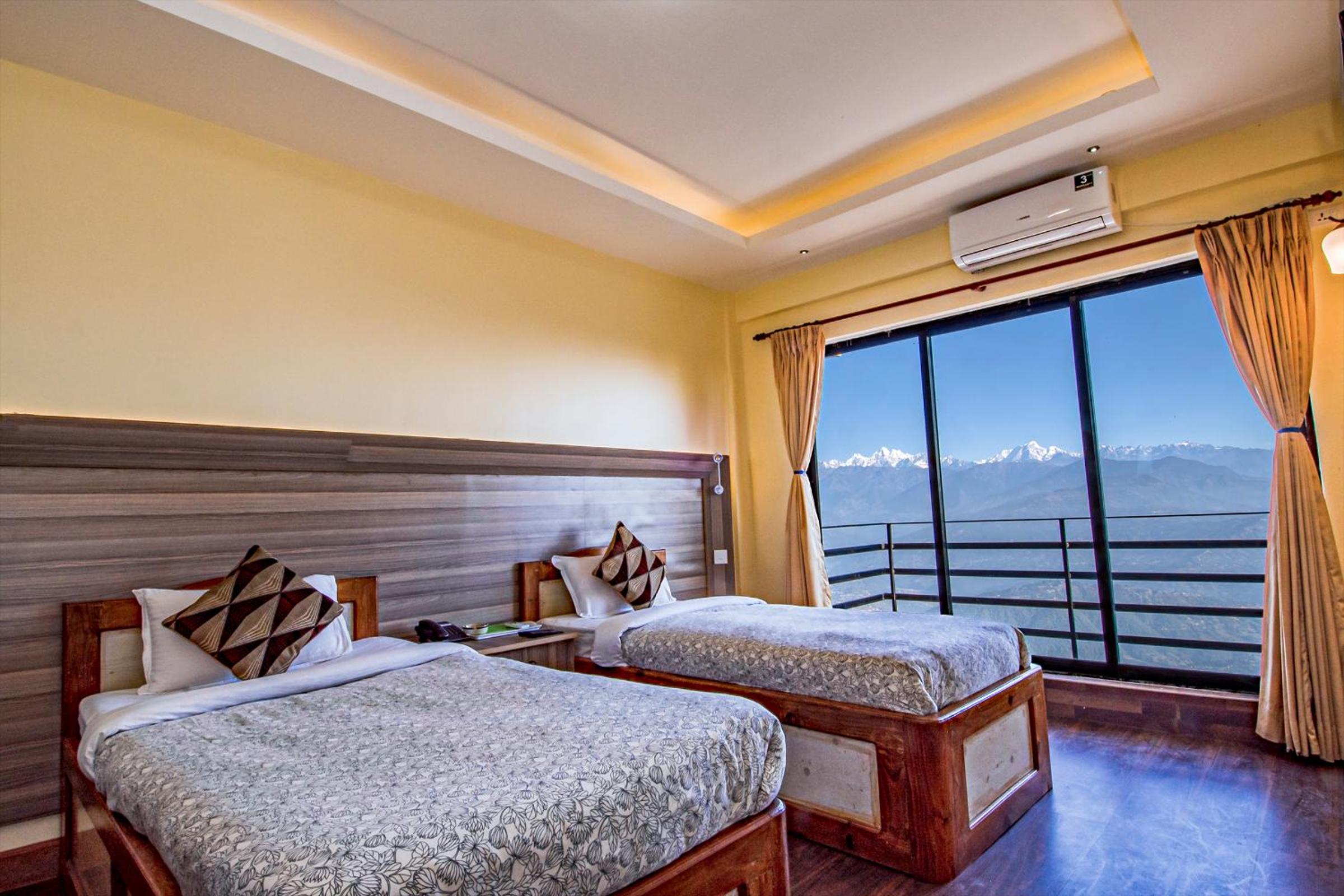 Deluxe Double Room with Balcony - Photo 2