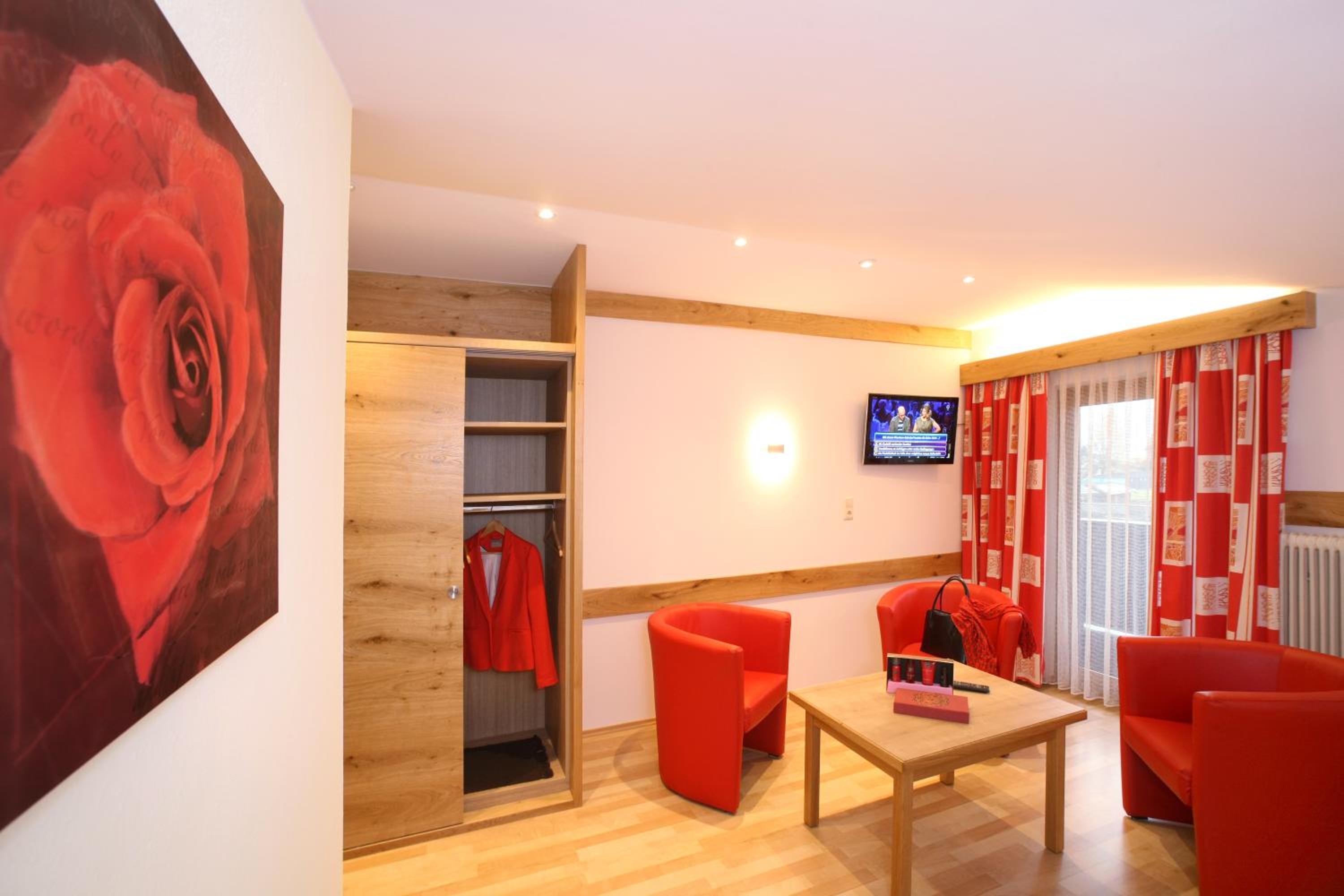 One-Bedroom Apartment (3 Adults) photo 2