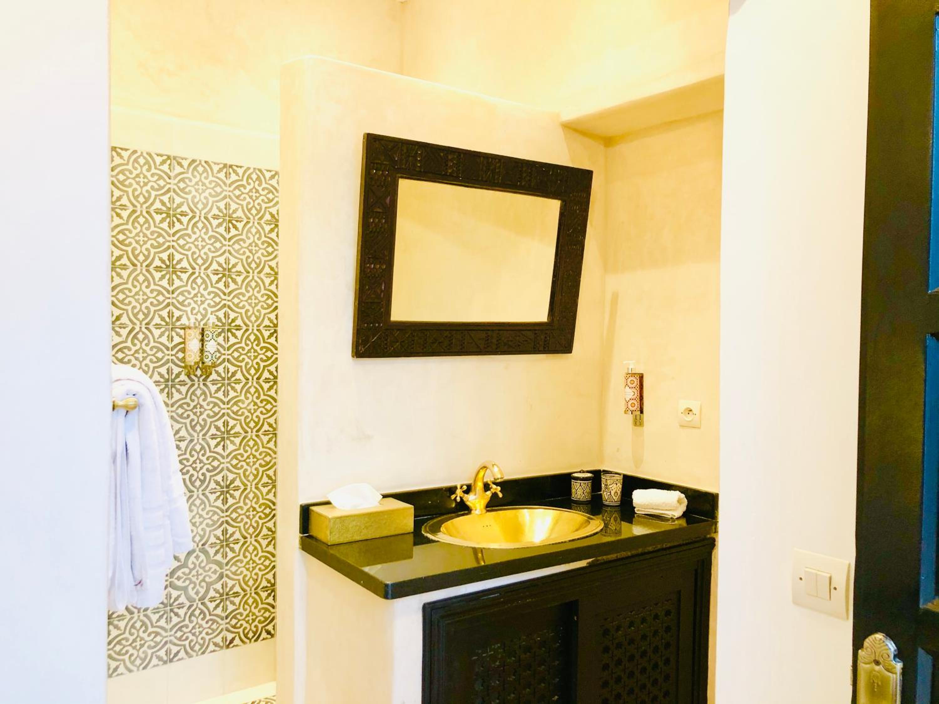 Double or Twin Room - Photo 5